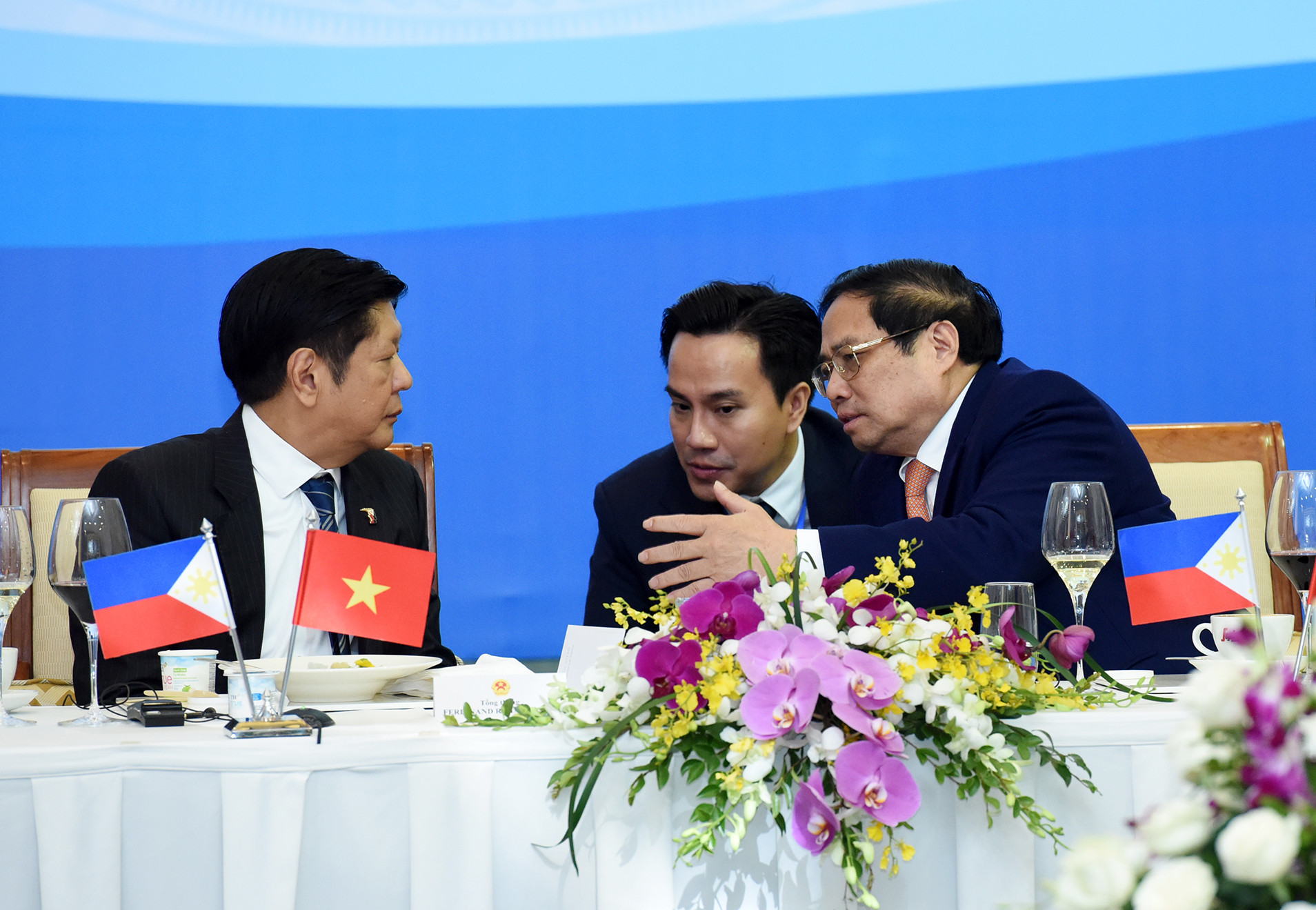 Thủ tướng Chính phủ Phạm Minh Chính trao đổi với Tổng thống Philippines Ferdinand Romualdez Marcos Jr.