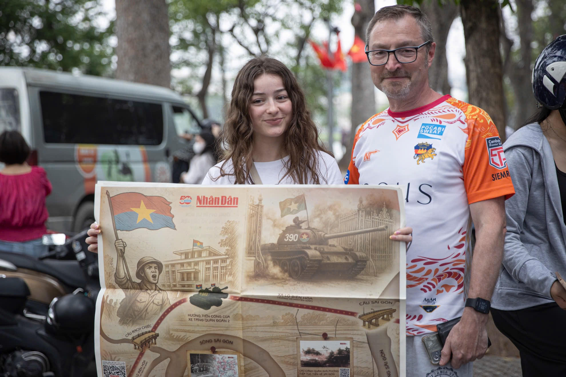 [Ảnh] Phụ san đặc biệt của Báo Nhân Dân lan toả tới bạn đọc toàn quốc ảnh 4