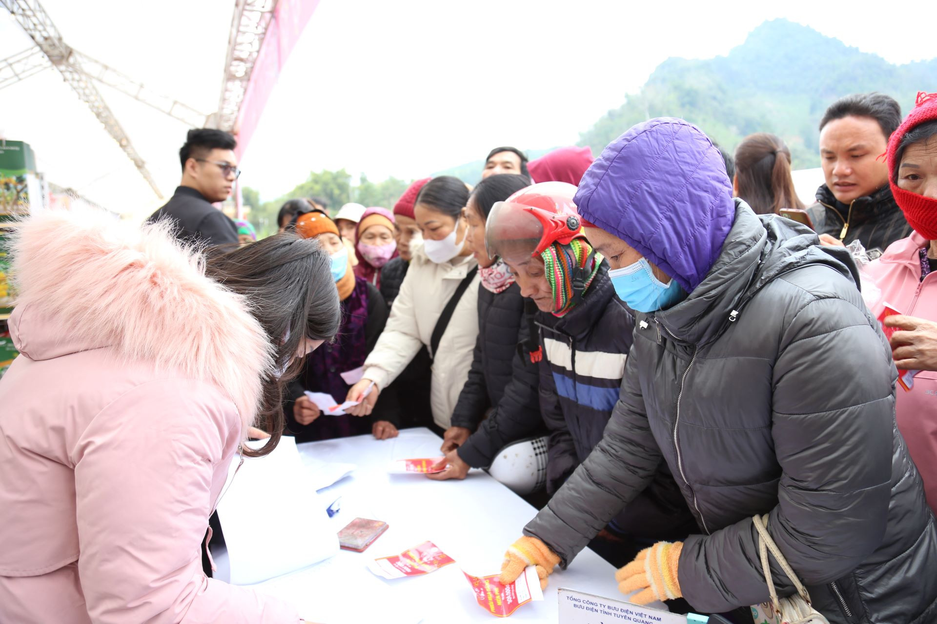 Đây là hoạt động thiết thực để hưởng ứng phong trào “Tết Nhân ái” Xuân Giáp Thìn 2024 do Trung ương Hội Chữ thập đỏ phát động, nhằm hỗ trợ thực phẩm, nhu yếu phẩm thiết yếu cho người nghèo, người có hoàn cảnh khó khăn để đón Tết cổ truyền của dân tộc.