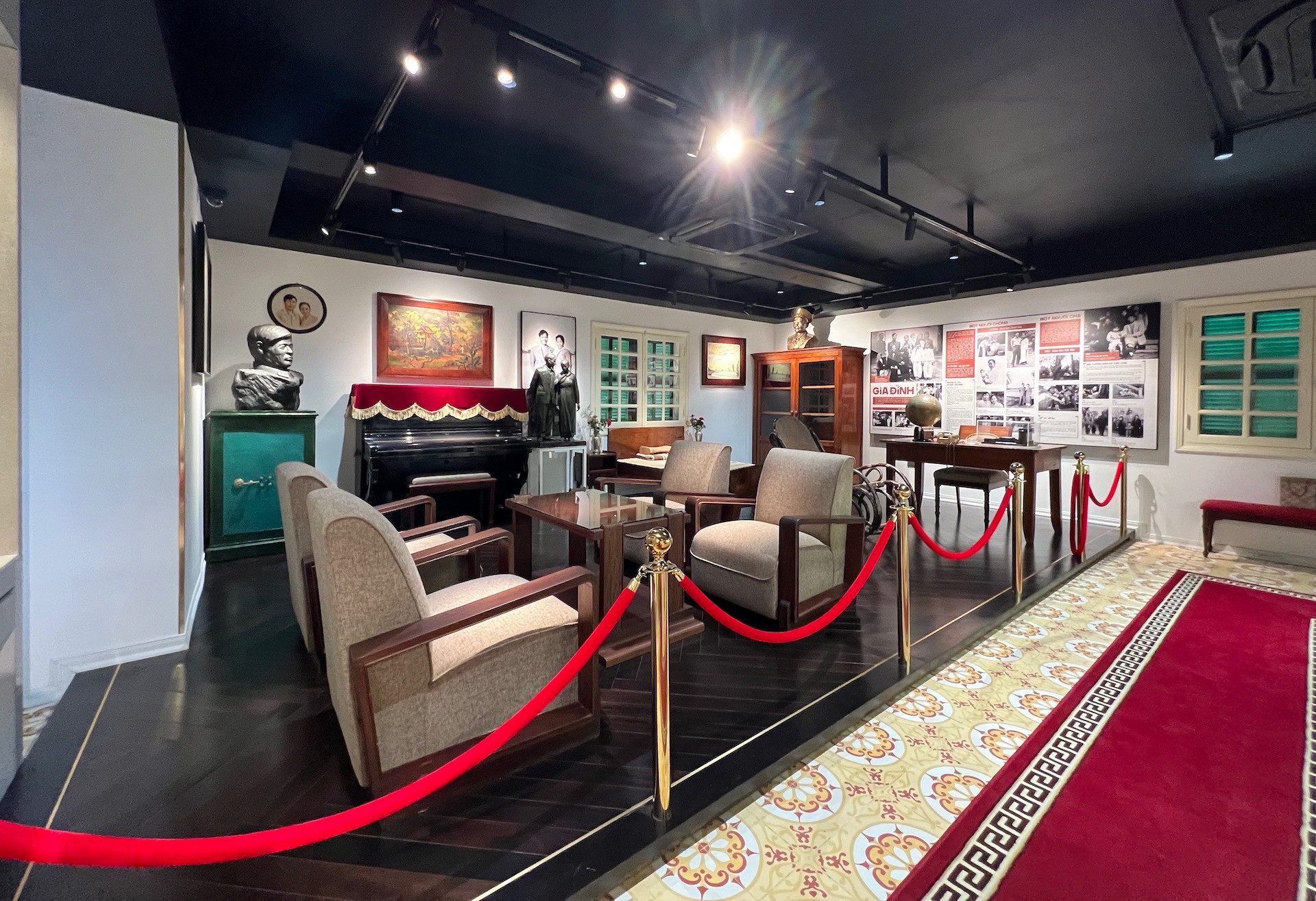 Bảo tàng Đại tướng Nguyễn Chí Thanh được xây phỏng theo kiến trúc ngôi nhà số 34 Lý Nam Đế (Hà Nội), nơi Đại tướng và gia đình đã ở trong giai đoạn năm 1955 đến 1986. Bảo tàng Đại tướng Nguyễn Chí Thanh được xây phỏng theo kiến trúc ngôi nhà số 34 Lý Nam Đế (Hà Nội), nơi Đại tướng và gia đình đã ở trong giai đoạn năm 1955 đến 1986.