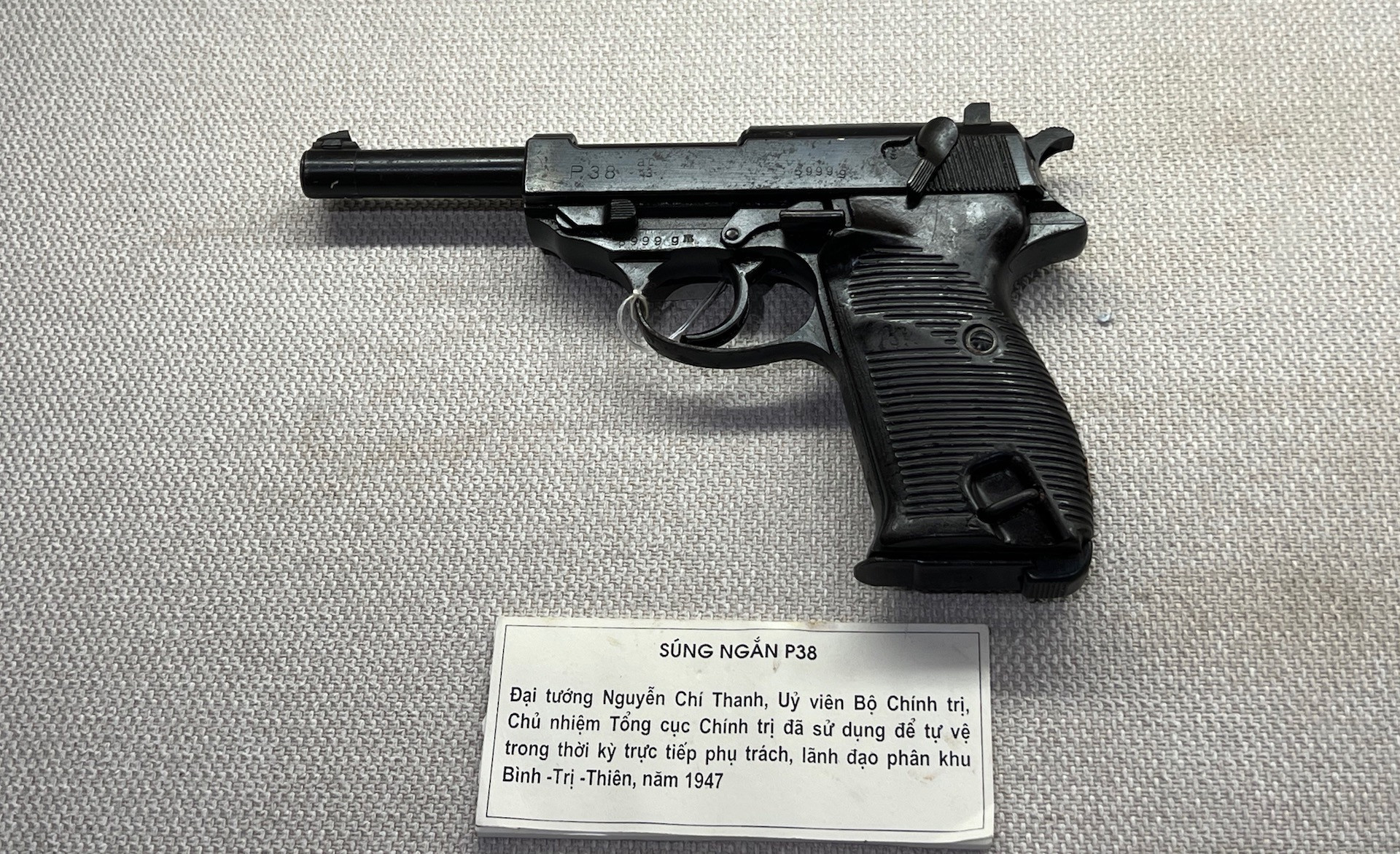 Khẩu súng phòng thân - Kỷ vật của Đại tướng Nguyễn Chí Thanh. Khẩu súng phòng thân - Kỷ vật của Đại tướng Nguyễn Chí Thanh.