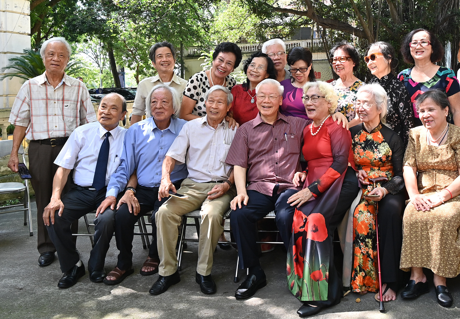 Niềm vui gặp mặt của các thành viên lớp Văn khóa VIII.