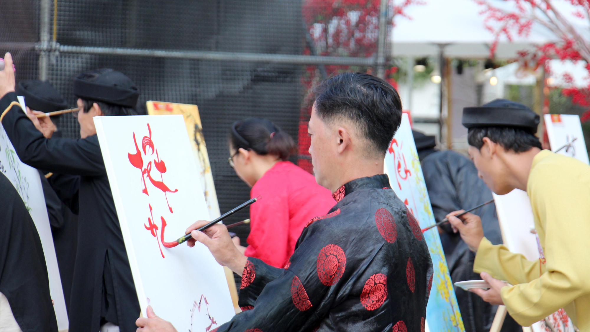 Lễ hội Tết Việt chào đón Tết Nguyên đán Giáp Thìn 2024 sẽ diễn ra từ ngày 24/1 đến hết ngày 14/2 với chủ đề “Thành phố Hồ Chí Minh - Thành phố tôi yêu”.