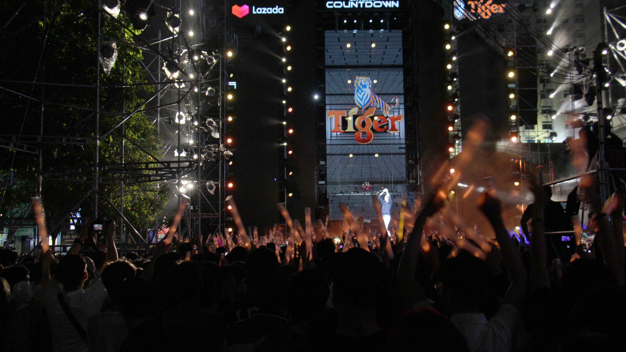 Công viên Tượng đài Chủ tịch Hồ Chí Minh và phố đi bộ Nguyễn Huệ, quận 1 là một trong các địa điểm tổ chức lễ hội đếm ngược (Countdown) chào năm mới 2024.