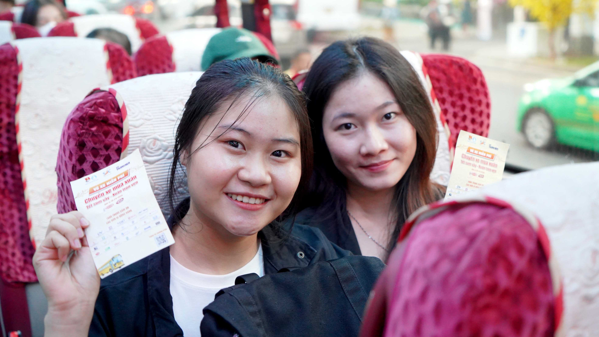 Những vé xe, vé tàu về quê đón Tết mà chương trình dành tặng sinh viên không chỉ là phương tiện, đó còn là món quà Tết đặc biệt về thông điệp của tình thân ái, nhắc nhở giới trẻ về giá trị của sức khỏe, lan tỏa giá trị truyền thống về ước nguyện đoàn viên, sum vầy của mỗi gia đình trong dịp Tết”.