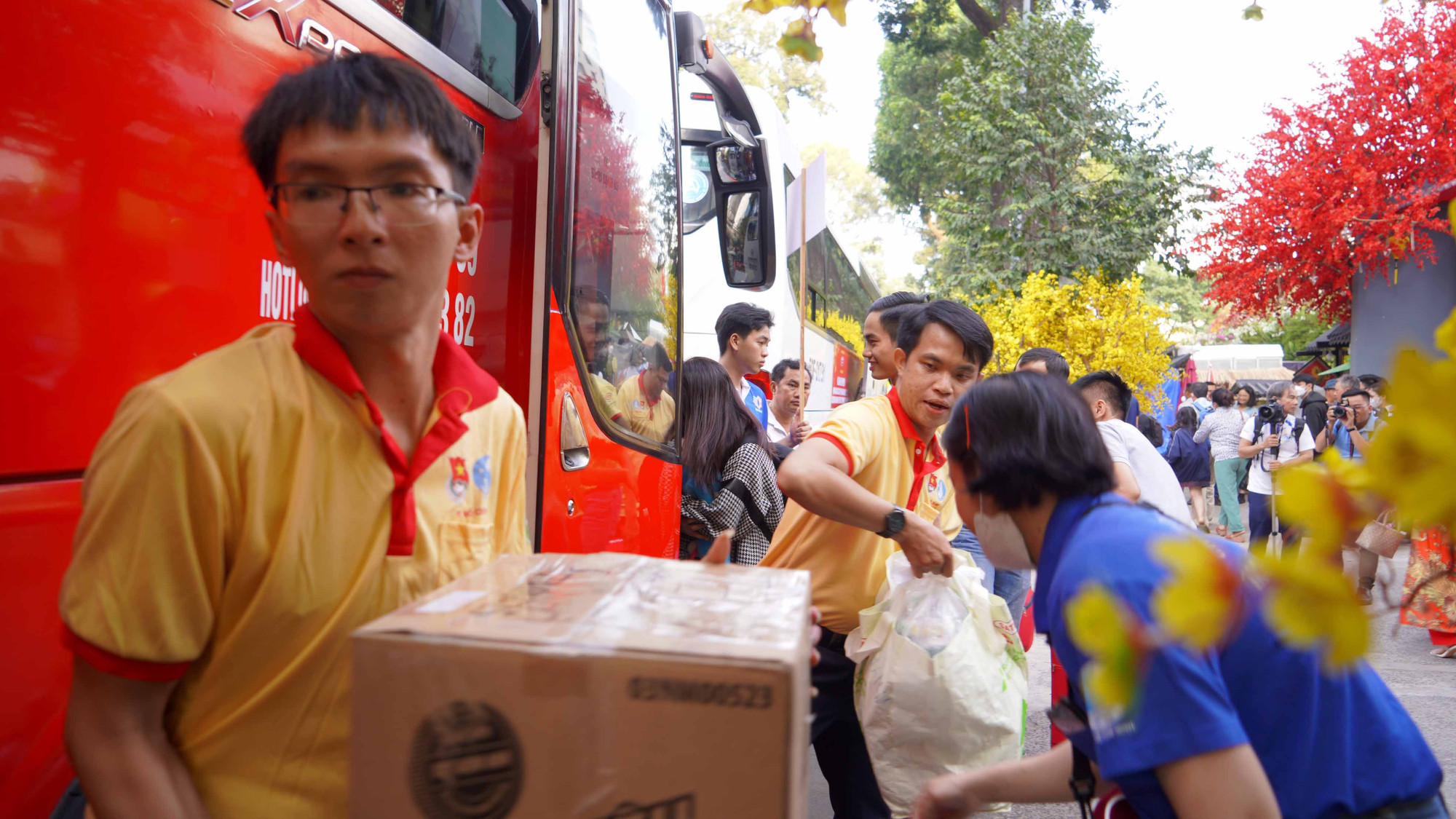 Đã có 60.400 sinh viên được Trung tâm Hỗ trợ học sinh, sinh viên hỗ trợ vé xe, tàu về quê đón Tết từ năm 2002 đến nay.