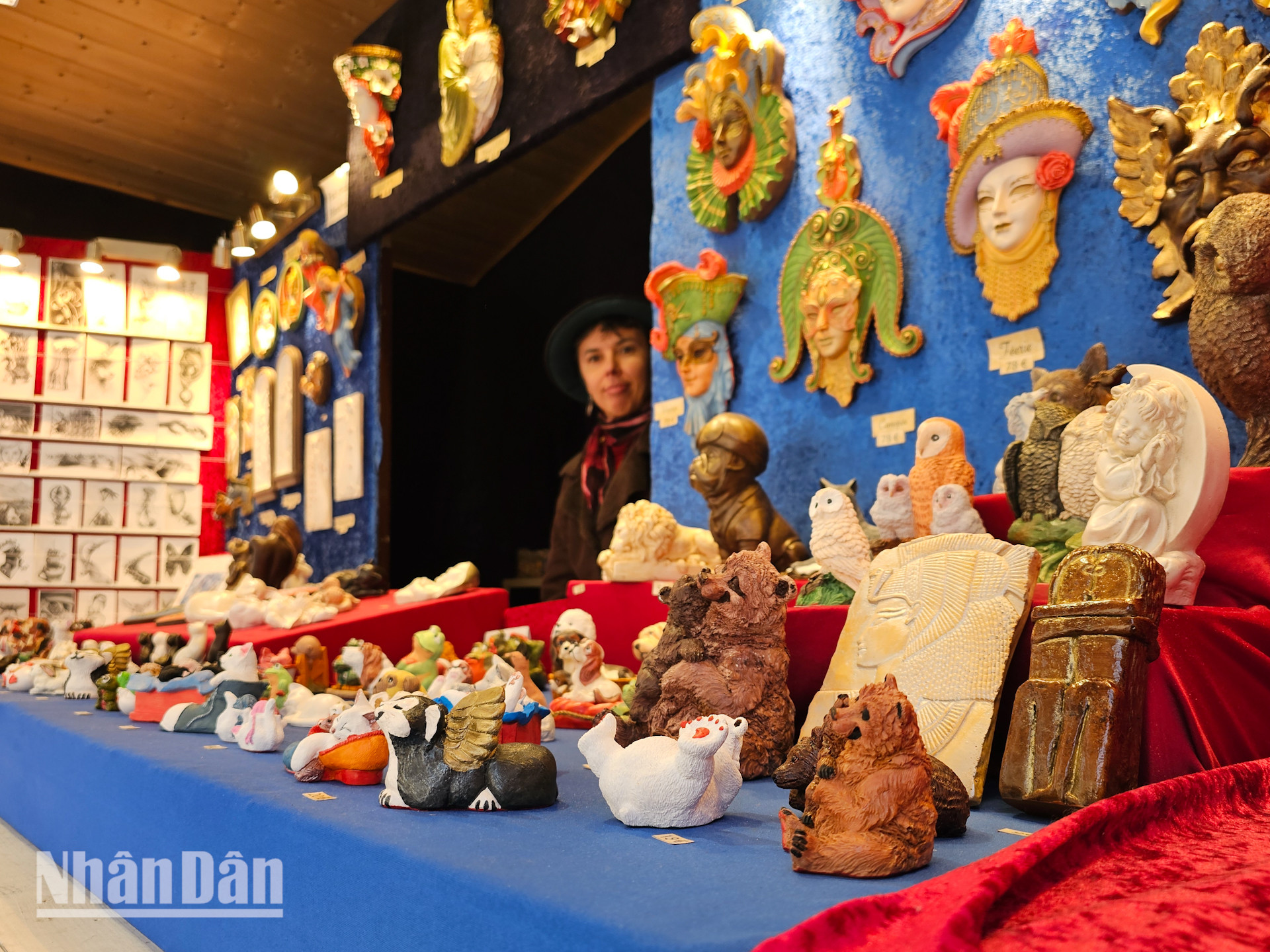 Chợ Giáng sinh xuất hiện đầu tiên tại châu Âu từ thế kỷ 13. Thành phố Strasbourg, nằm ở ngay biên giới sát Cộng hòa Liên bang Đức, là địa phương đầu tiên tổ chức phiên chợ Giáng sinh tại Pháp vào năm 1570. (Ảnh: MINH DUY)