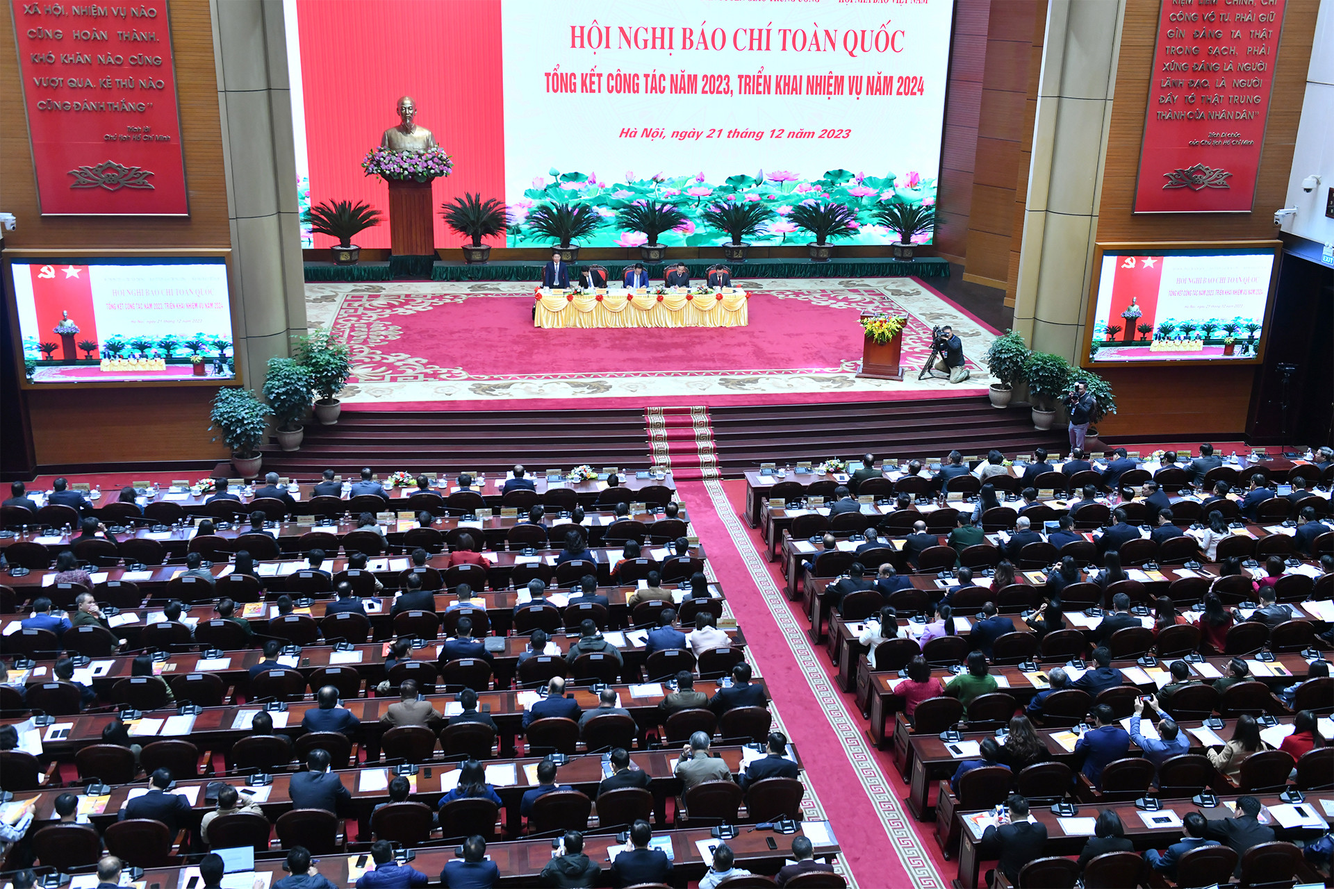 Quang cảnh Hội nghị Báo chí toàn quốc tổng kết công tác năm 2023, triển khai nhiệm vụ năm 2024. Quang cảnh Hội nghị Báo chí toàn quốc tổng kết công tác năm 2023, triển khai nhiệm vụ năm 2024.