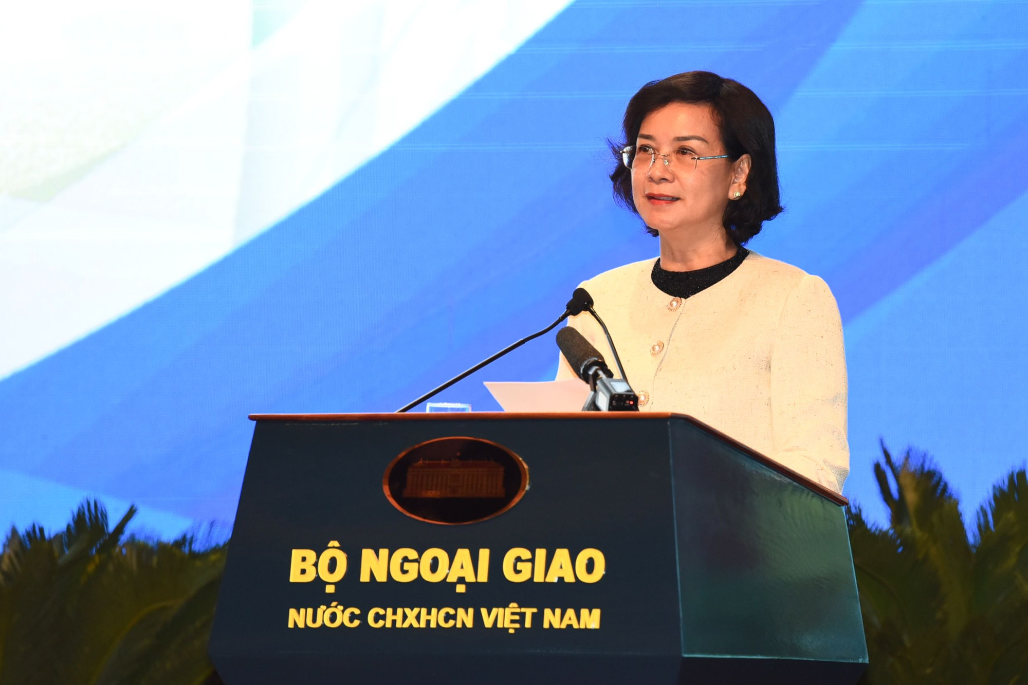 Phó Chủ tịch Ủy ban Nhân dân Tỉnh Bình Phước Trần Tuyết Minh phát biểu tại hội nghị.