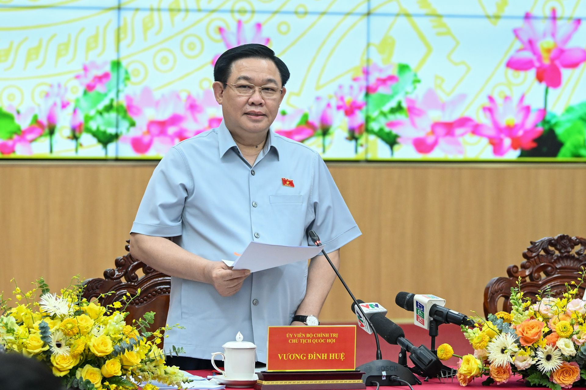 Chủ tịch Quốc hội Vương Đình Huệ phát biểu kết luận buổi làm việc với Ban Thường vụ thành ủy Cần Thơ.