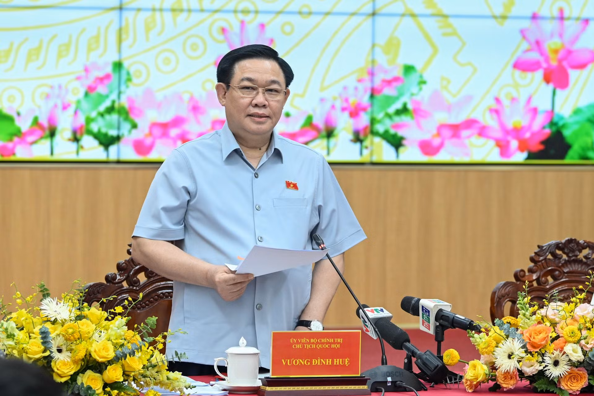 Chủ tịch Quốc hội Vương Đình Huệ phát biểu kết luận buổi làm việc với Ban Thường vụ thành ủy Cần Thơ.