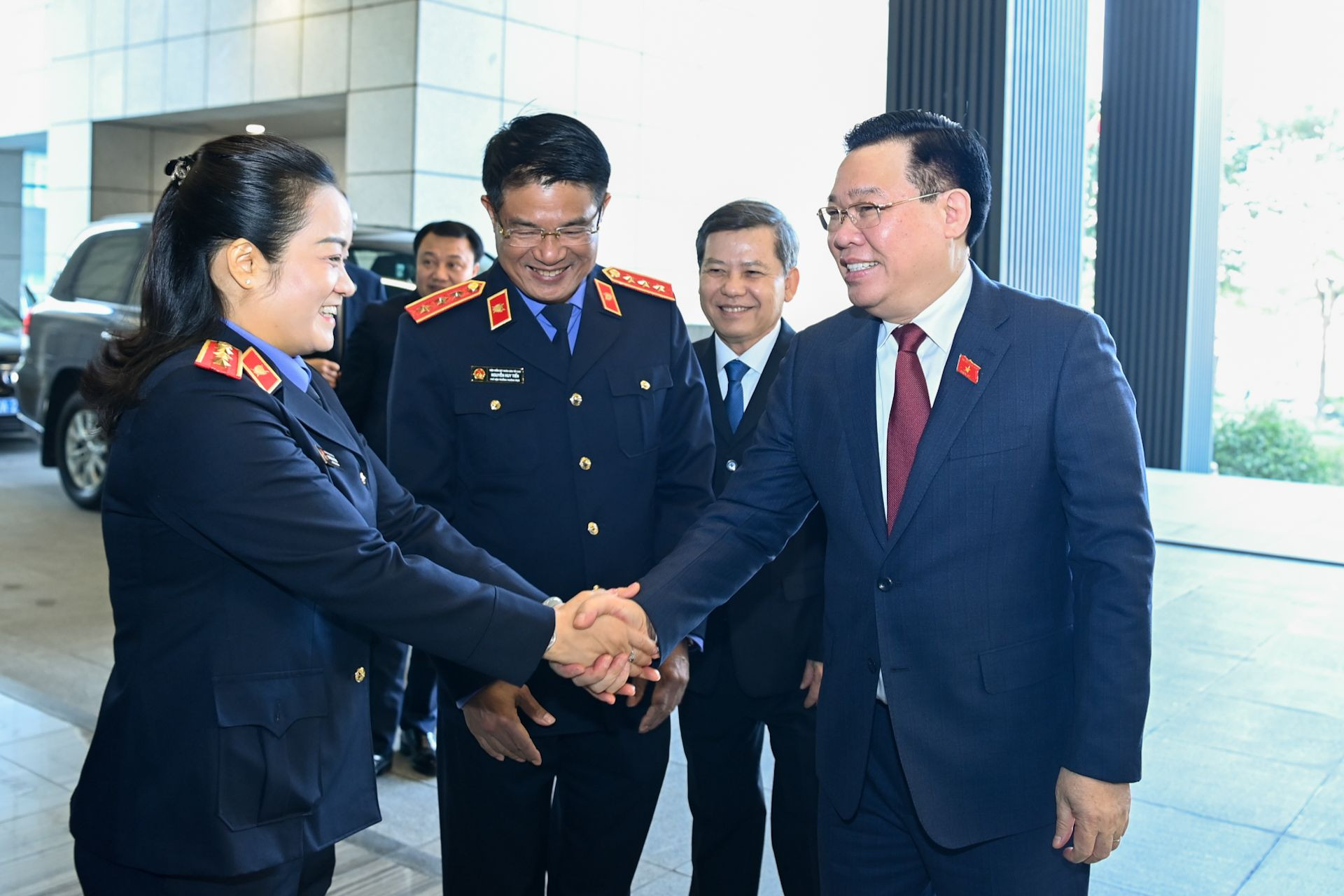 Chủ tịch Quốc hội Vương Đình Huệ với các đồng chí lãnh đạo Viện Kiểm sát nhân dân tối cao.