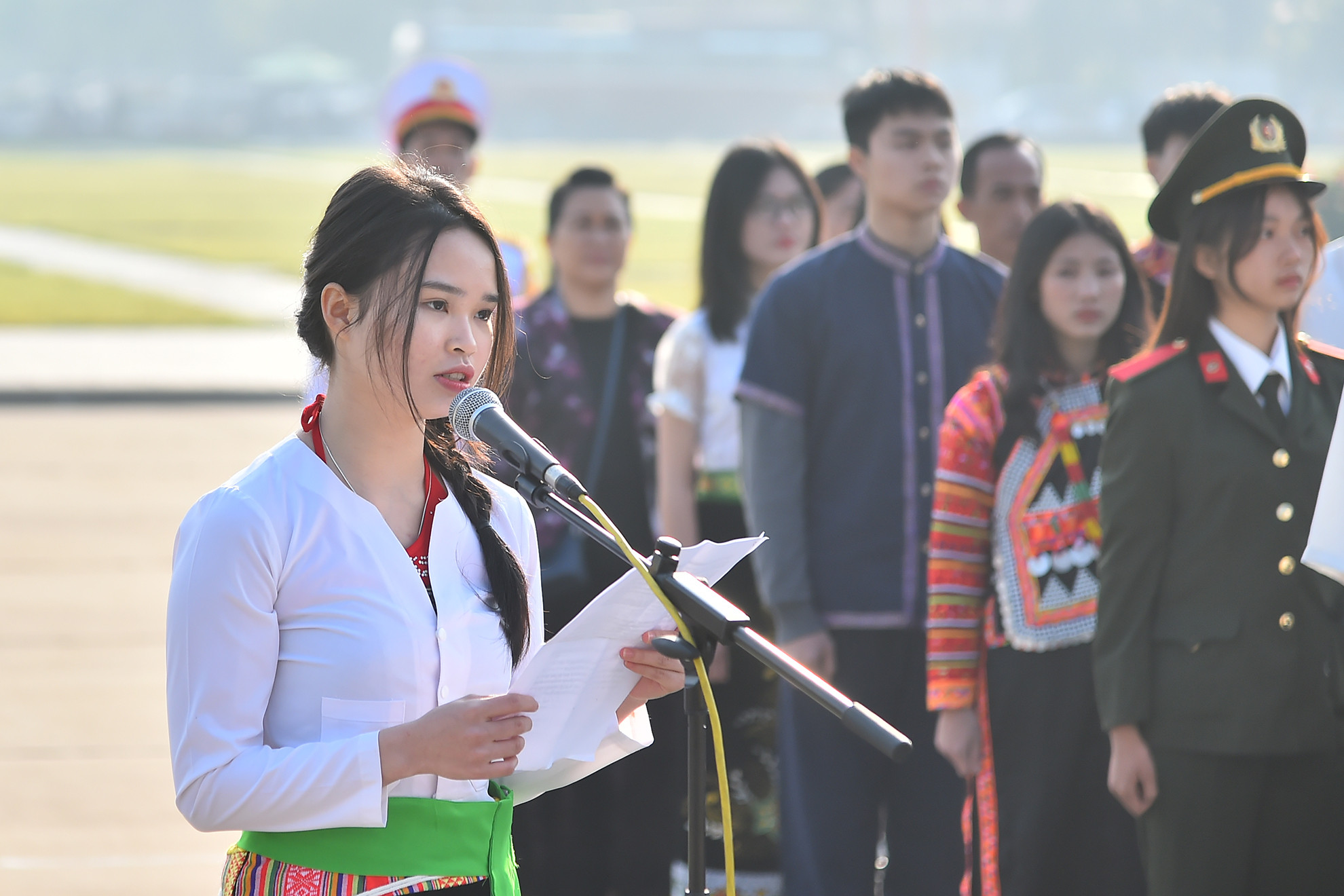 Bạn Nguyễn Thị Phương Thảo (dân tộc Mường), đại diện Đoàn học sinh, sinh viên, thanh niên dân tộc thiểu số xuất sắc, tiêu biểu báo công dâng Bác tại buổi lễ. Bạn Nguyễn Thị Phương Thảo (dân tộc Mường), đại diện Đoàn học sinh, sinh viên, thanh niên dân tộc thiểu số xuất sắc, tiêu biểu báo công dâng Bác tại buổi lễ.