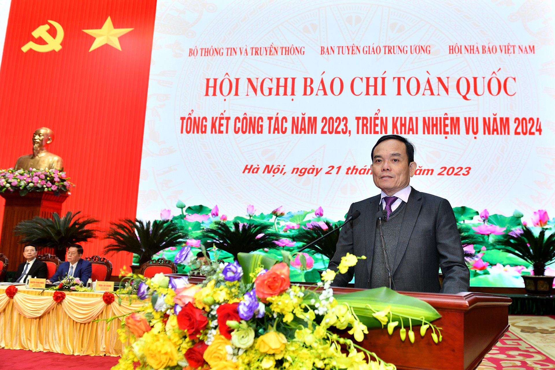 Phó Thủ tướng Trần Lưu Quang phát biểu tại hội nghị. Phó Thủ tướng Trần Lưu Quang phát biểu tại hội nghị.