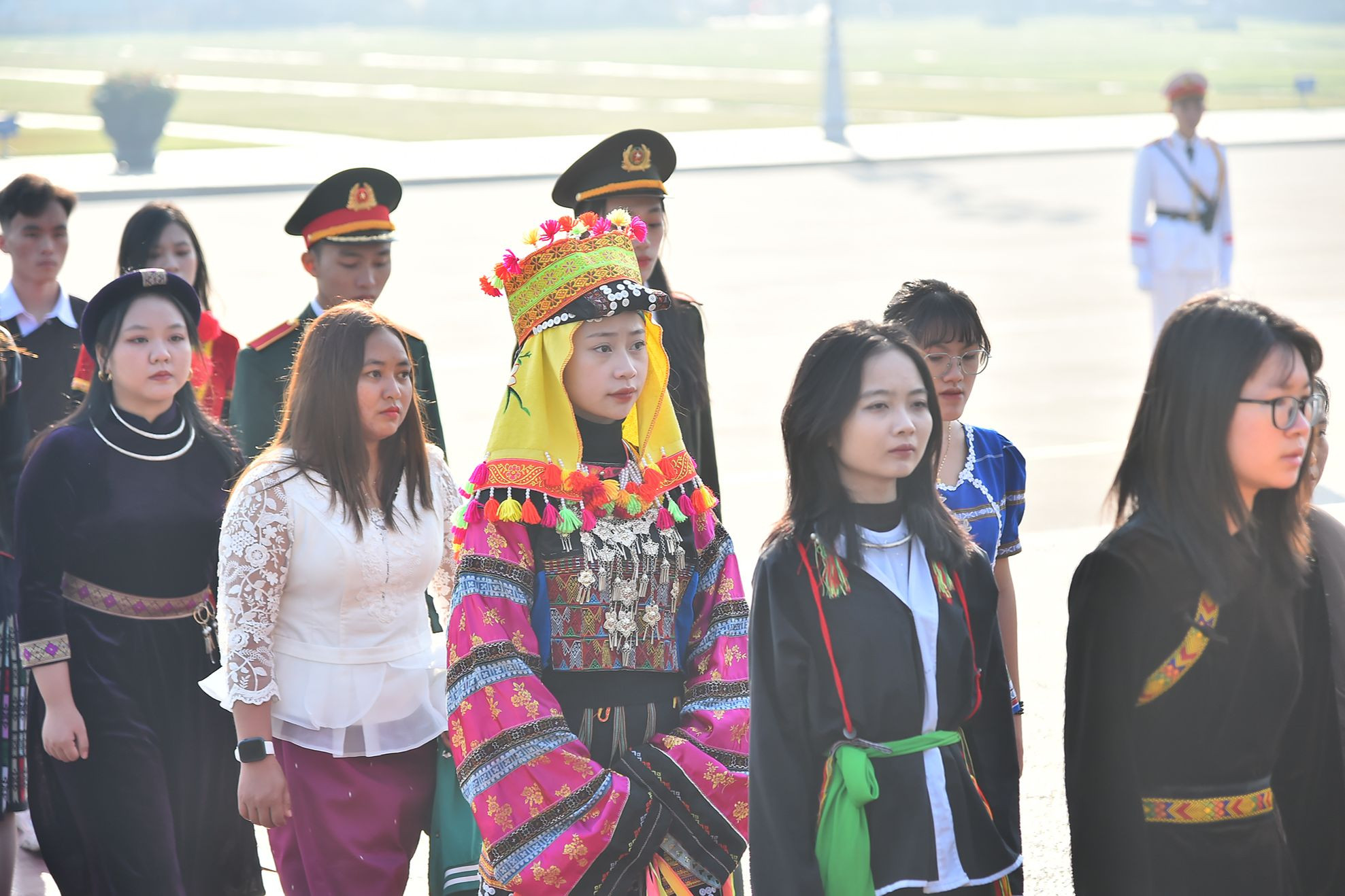 Đoàn vào Lăng viếng Chủ tịch Hồ Chí Minh. Đoàn vào Lăng viếng Chủ tịch Hồ Chí Minh.