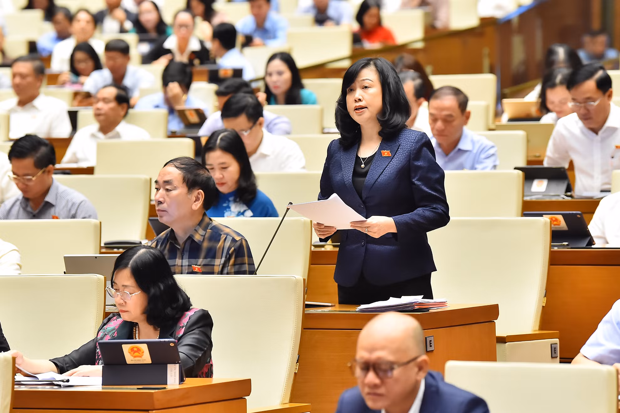 Bộ trưởng Y tế Đào Hồng Lan phát biểu giải trình, làm rõ một số vấn đề các đại biểu Quốc hội nêu liên quan đến lĩnh vực y tế.