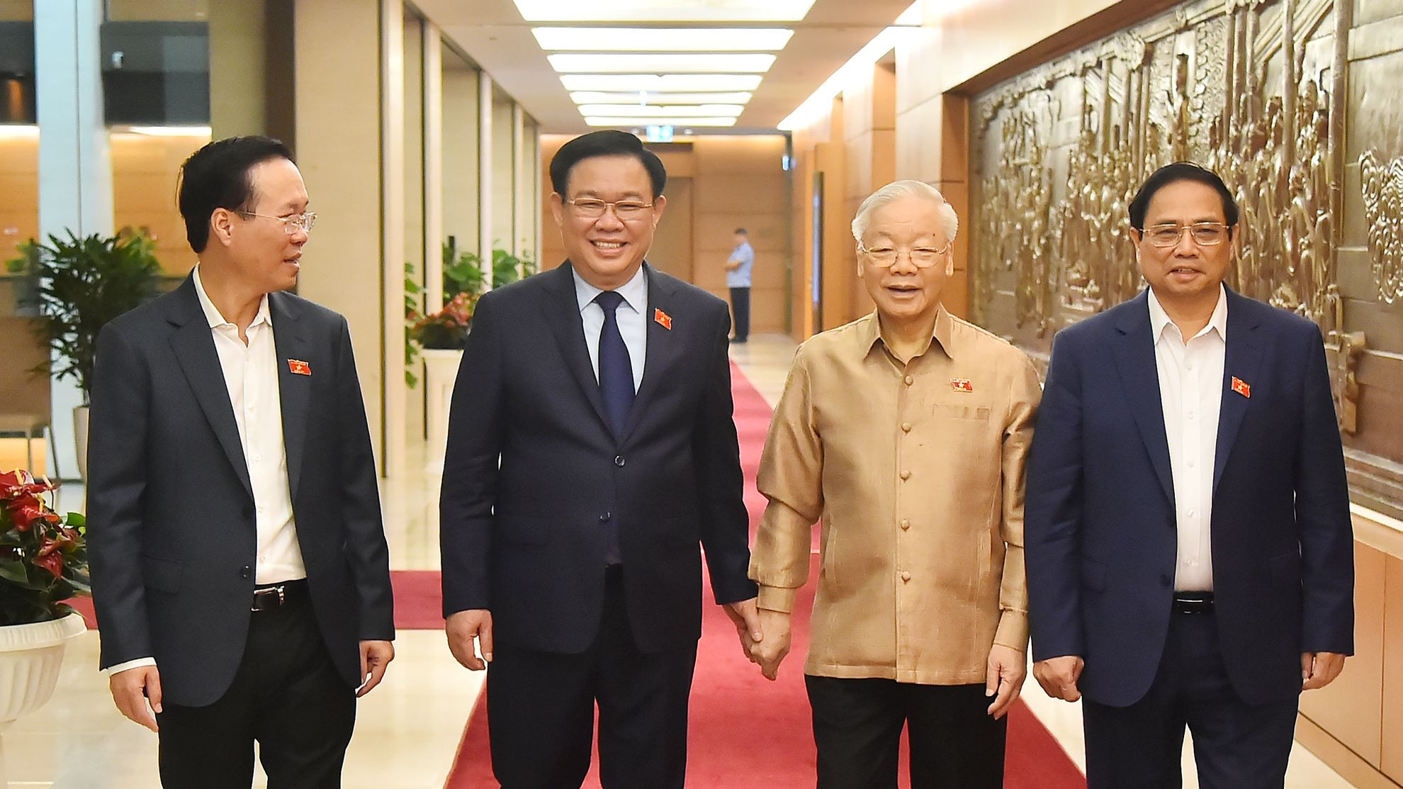 Tổng Bí thư Nguyễn Phú Trọng, Chủ tịch nước Võ Văn Thưởng, Thủ tướng Phạm Minh Chính và Chủ tịch Quốc hội Vương Đình Huệ tại phiên họp của Quốc hội sáng 1/11.