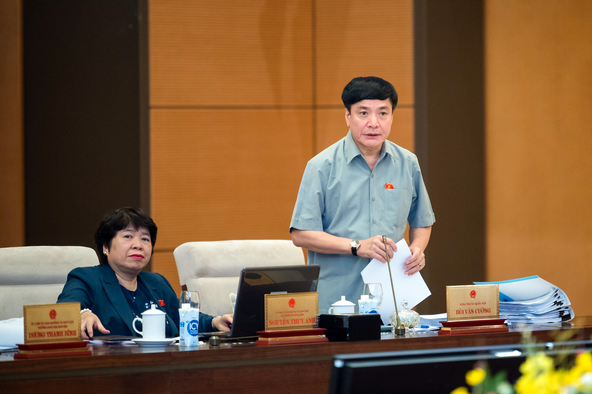 Tổng Thư ký, Chủ nhiệm Văn phòng Quốc hội Bùi Văn Cường phát biểu mở đầu phiên họp.