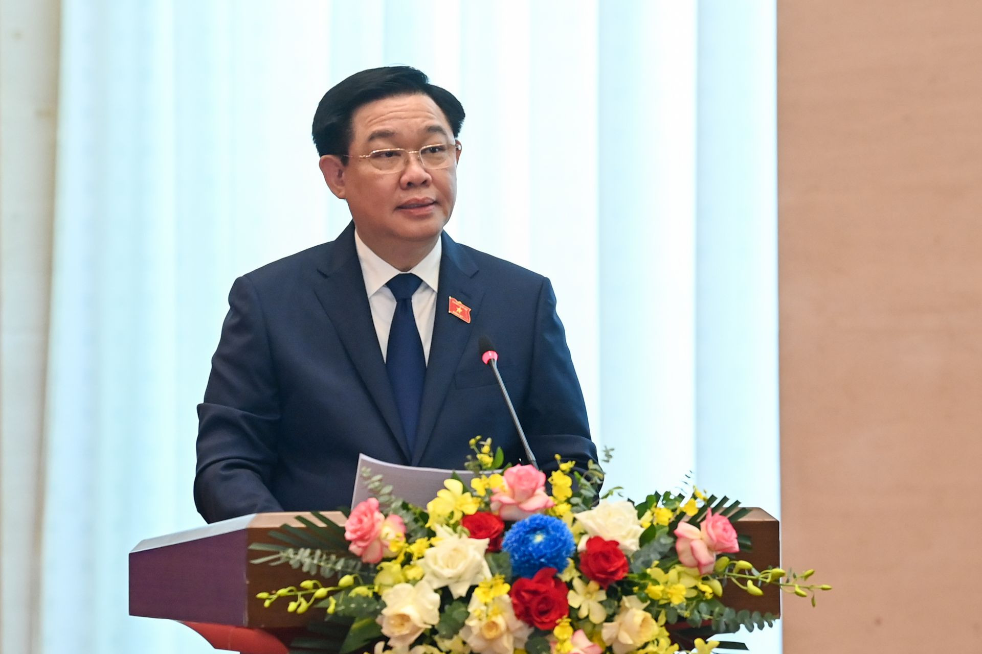 Chủ tịch Quốc hội Vương Đình Huệ phát biểu khai mạc phiên họp.