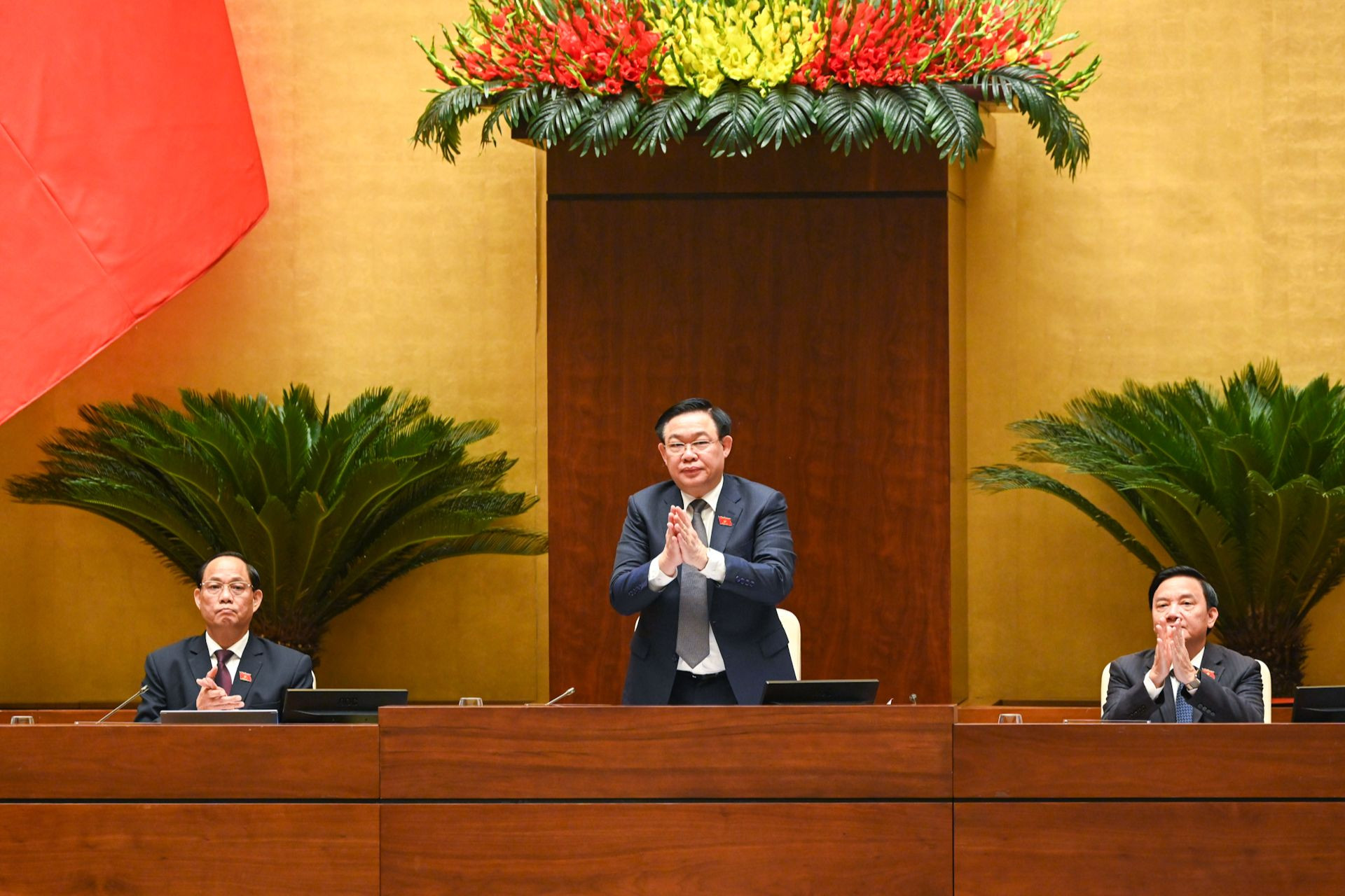 Chủ tịch Quốc hội Vương Đình Huệ chủ trì hội nghị.