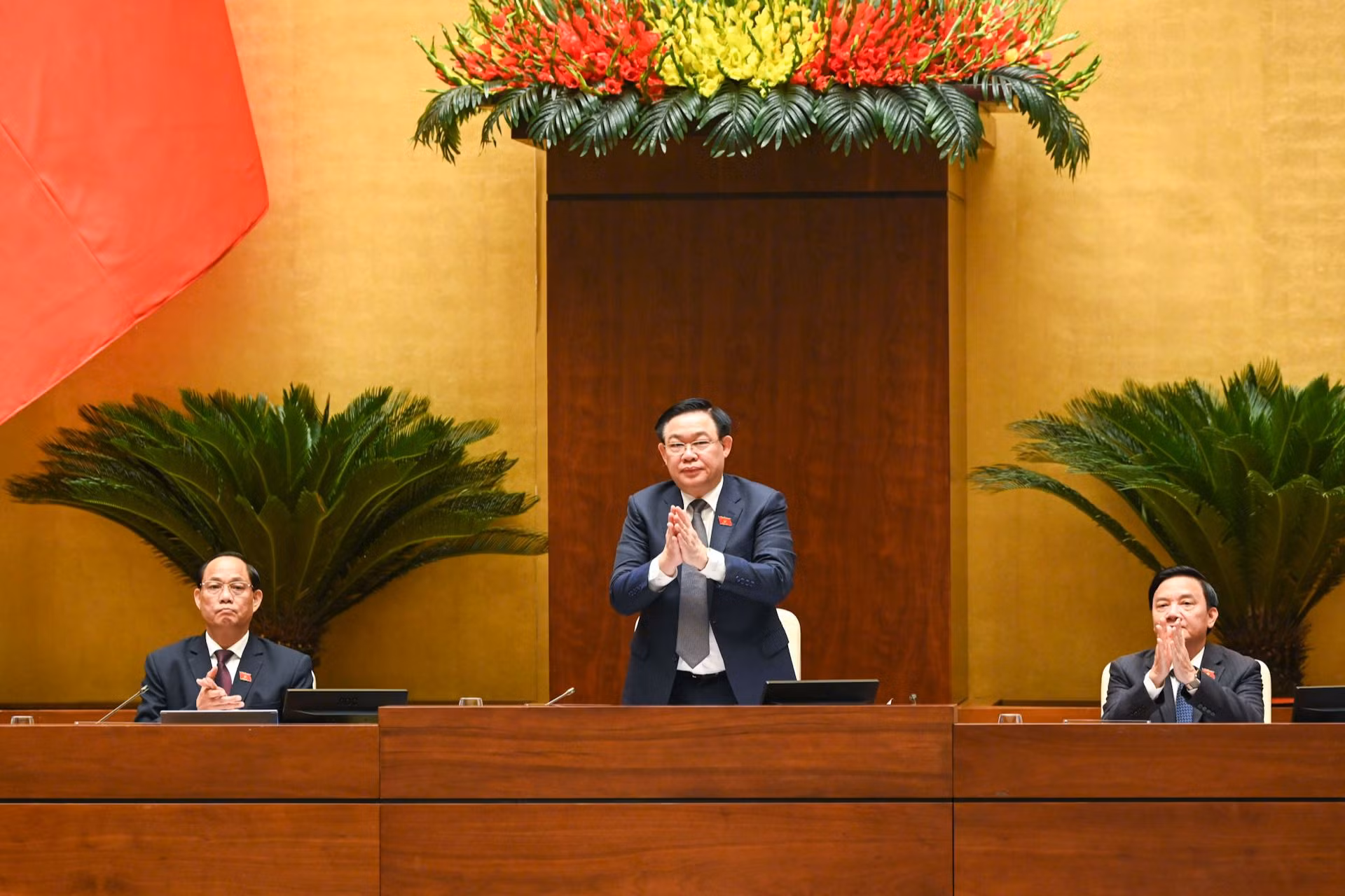 Chủ tịch Quốc hội Vương Đình Huệ chủ trì hội nghị. Chủ tịch Quốc hội Vương Đình Huệ chủ trì hội nghị.