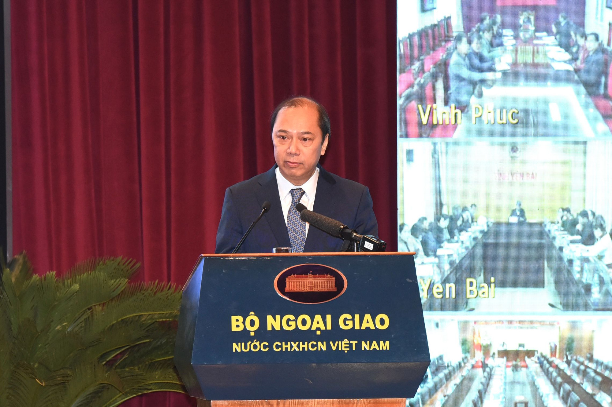 Đại sứ Việt Nam tại Hoa Kỳ Nguyễn Quốc Dũng phát biểu tại hội nghị.