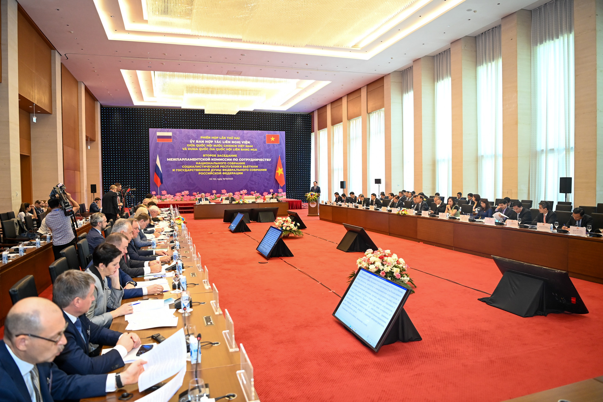 Quang cảnh Phiên họp lần thứ hai của Ủy ban hợp tác liên nghị viện giữa Quốc hội Việt Nam và Duma Quốc gia Quốc hội Liên bang Nga.
