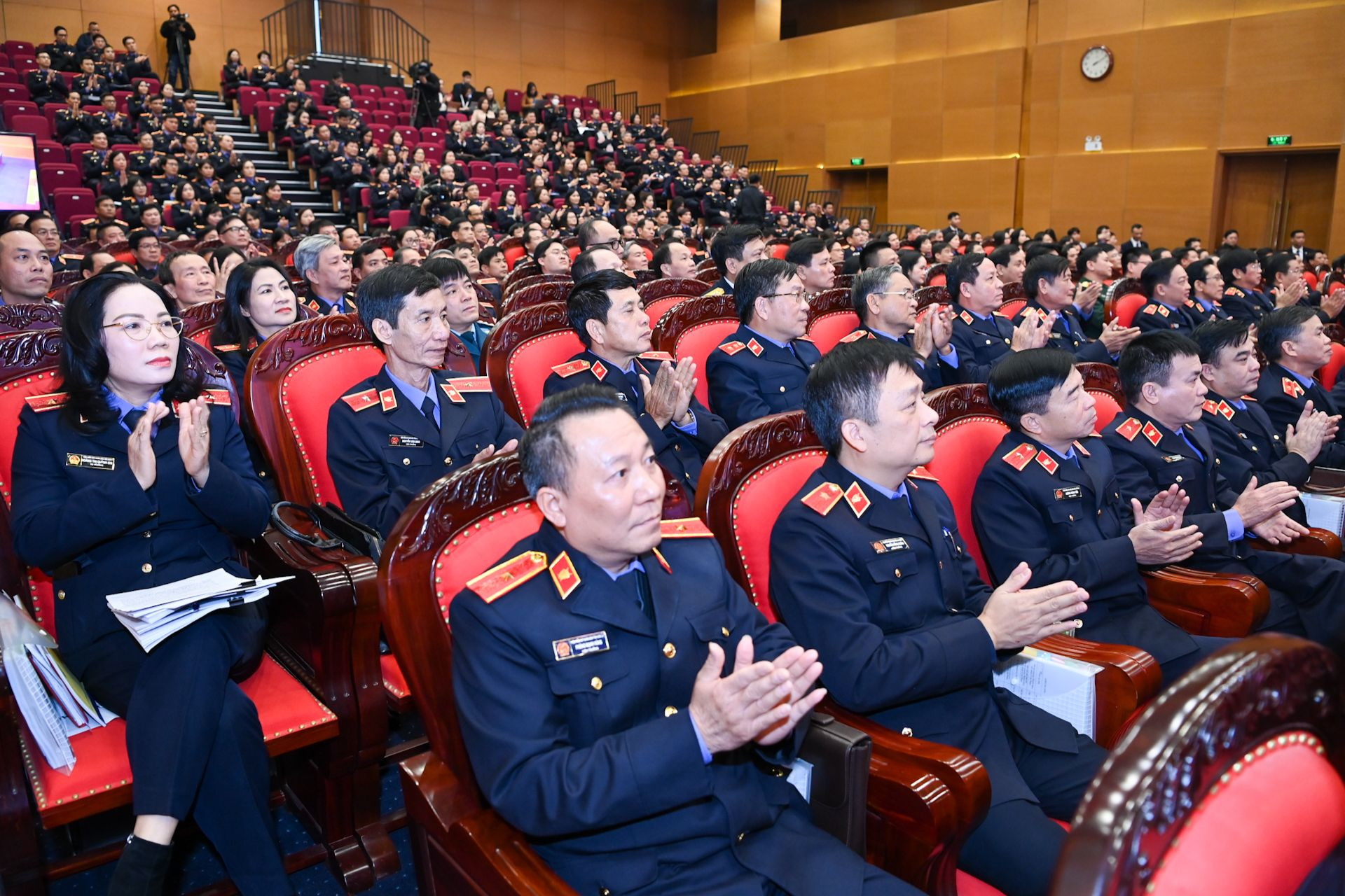 Thủ trưởng các đơn vị thuộc Viện Kiểm sát nhân dân tối cao cùng Lãnh đạo, Kiểm sát viên, công chức, viên chức dự hội nghị.