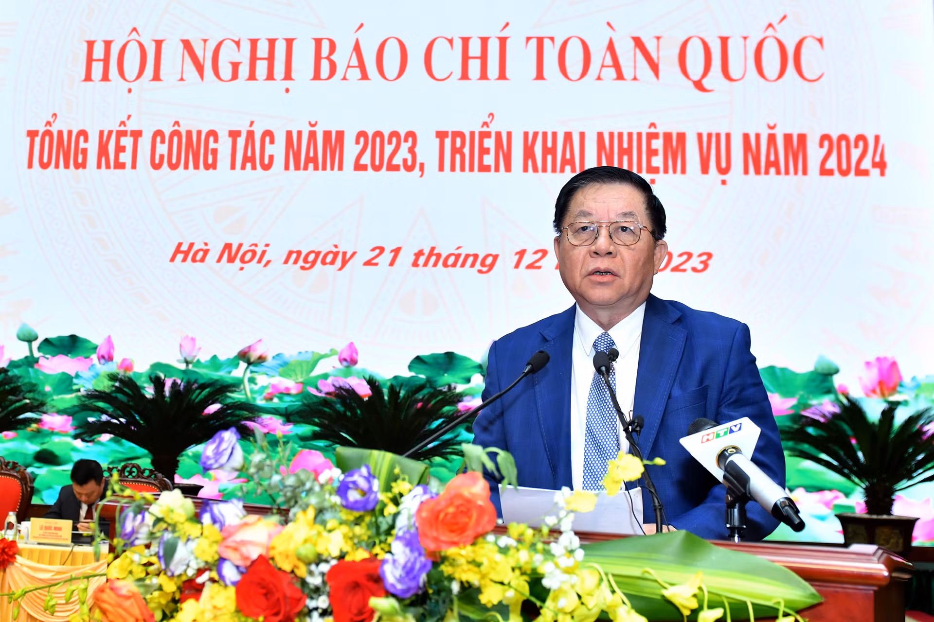 Đồng chí Nguyễn Trọng Nghĩa, Bí thư Trung ương Đảng, Trưởng Ban Tuyên giáo Trung ương phát biểu chỉ đạo hội nghị.