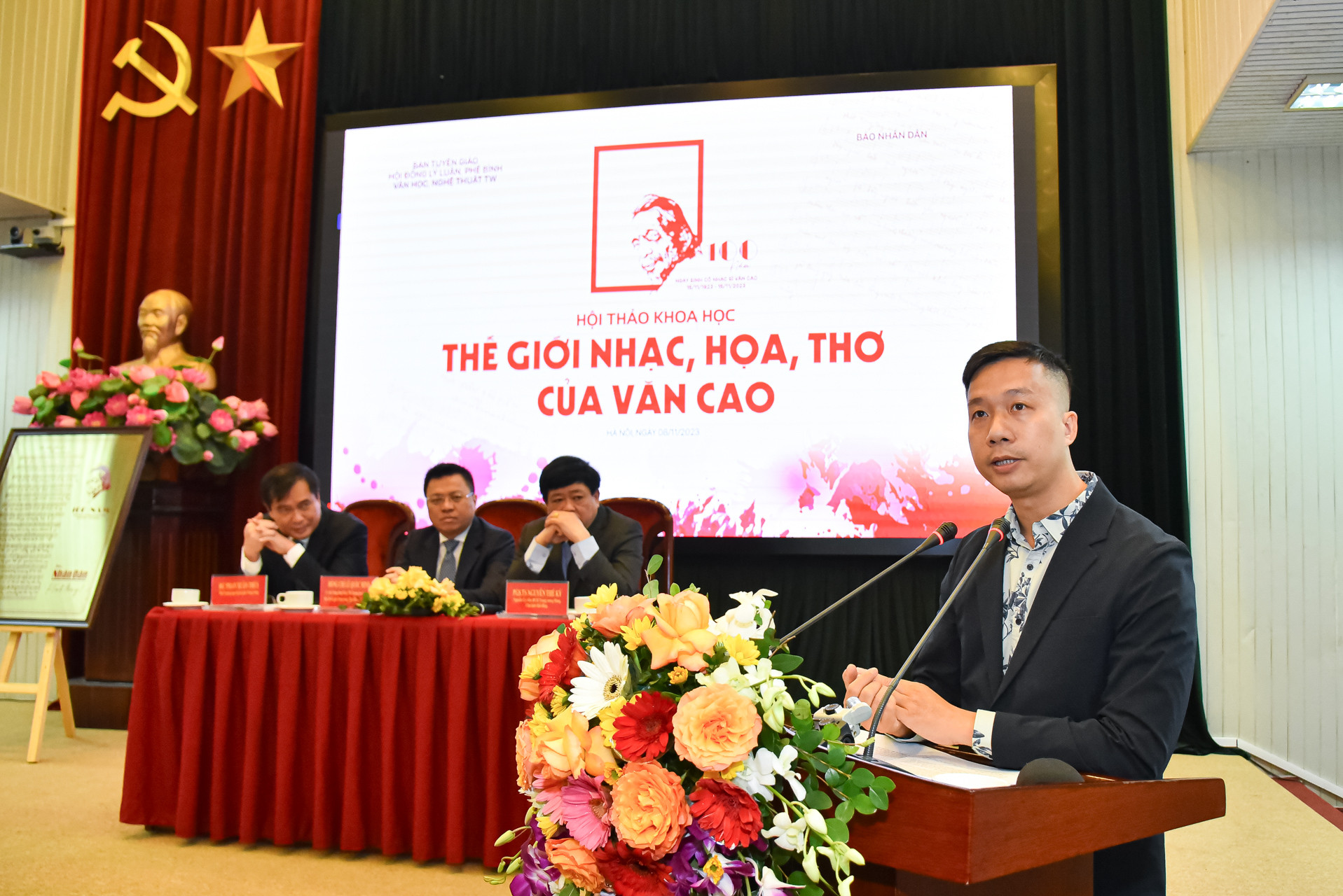 Nhà văn trẻ, nhà nghiên cứu Nguyễn Trương Quý (Trường Đại học Quốc gia Hà Nội) chia sẻ cái nhìn những phức cảm lưu lạc và hội tụ trong các văn bản lời ca của Văn Cao.