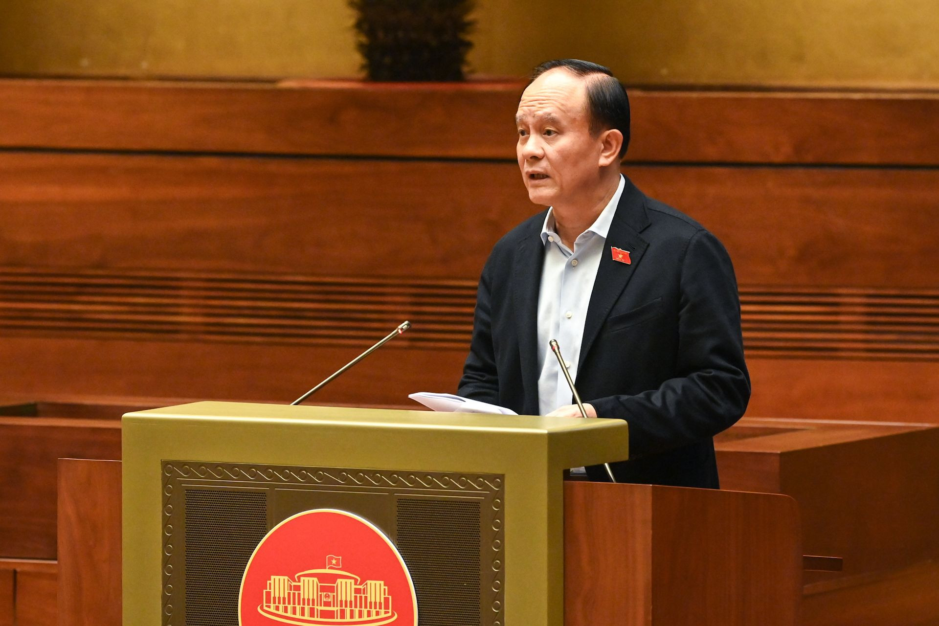 Chủ tịch Hội đồng nhân dân thành phố Hà Nội Nguyễn Ngọc Tuấn trình bày tham luận. Chủ tịch Hội đồng nhân dân thành phố Hà Nội Nguyễn Ngọc Tuấn trình bày tham luận.