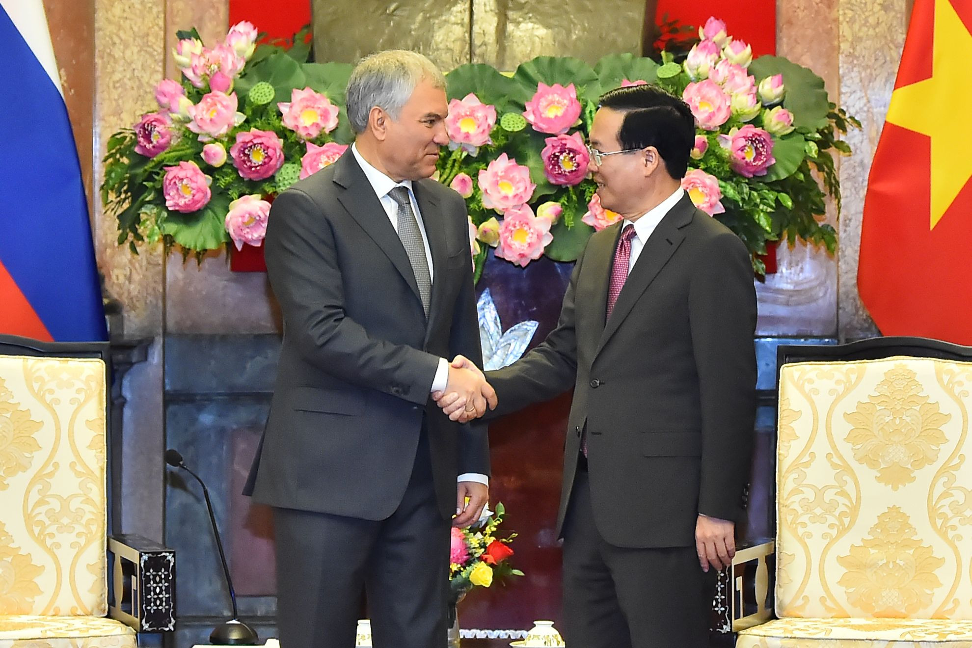 Chủ tịch nước Võ Văn Thưởng chào đón Chủ tịch Duma Quốc gia Quốc hội Liên bang Nga Vyacheslav Viktorovich Volodin tại buổi tiếp.