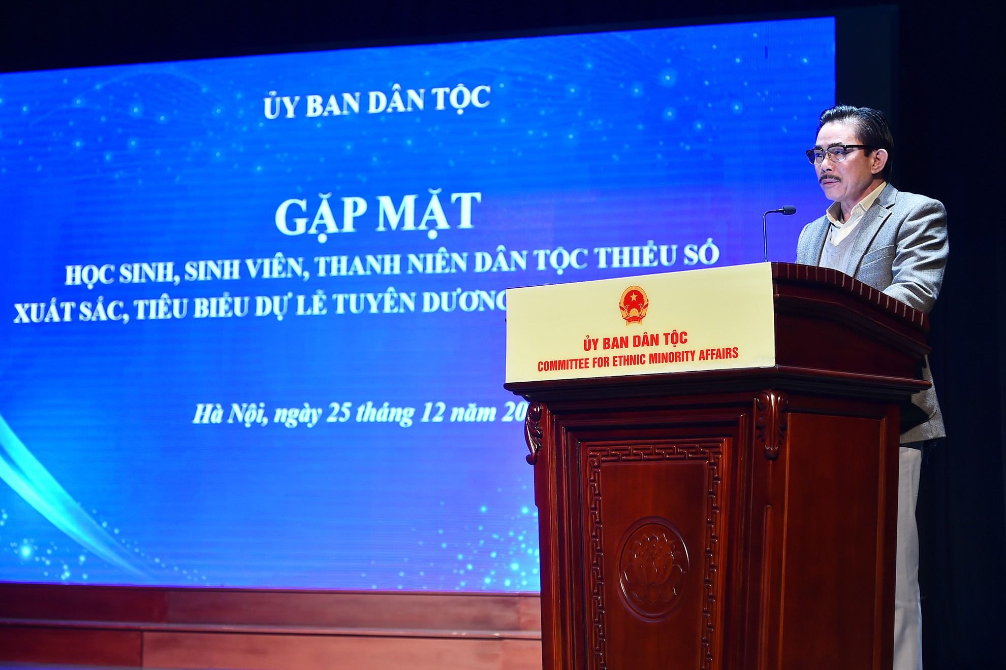 Trưởng Ban Tổ chức Lễ Tuyên dương học sinh, sinh viên, thanh niên dân tộc thiểu số xuất sắc, tiêu biểu năm 2023, Tổng Biên tập Báo Dân tộc và Phát triển Lê Công Bình phát biểu tại buổi gặp mặt.