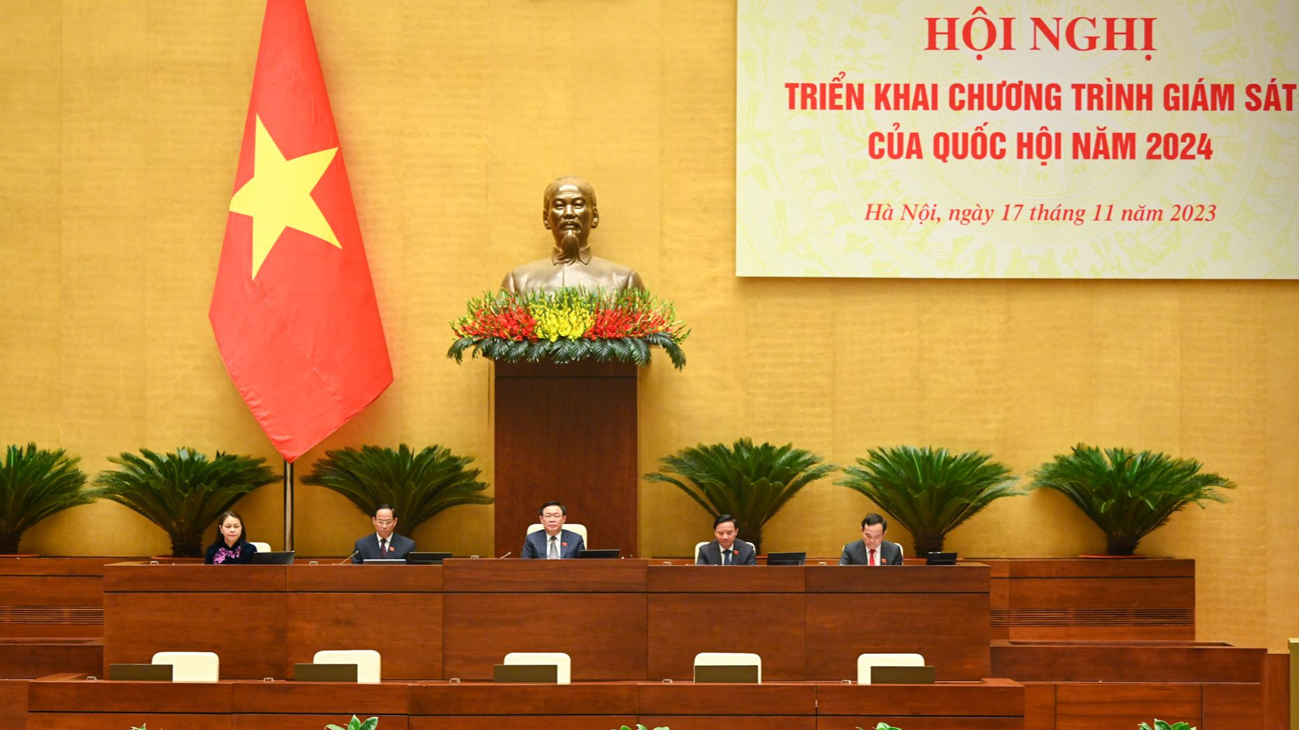 Hội nghị được tổ chức theo hình thức trực tiếp tại phòng họp Diên Hồng kết nối trực tuyến với 62 điểm cầu tại 62 Đoàn đại biểu Quốc hội, Hội đồng nhân dân, Ủy ban nhân dân tại các tỉnh, thành phố trực thuộc Trung ương.