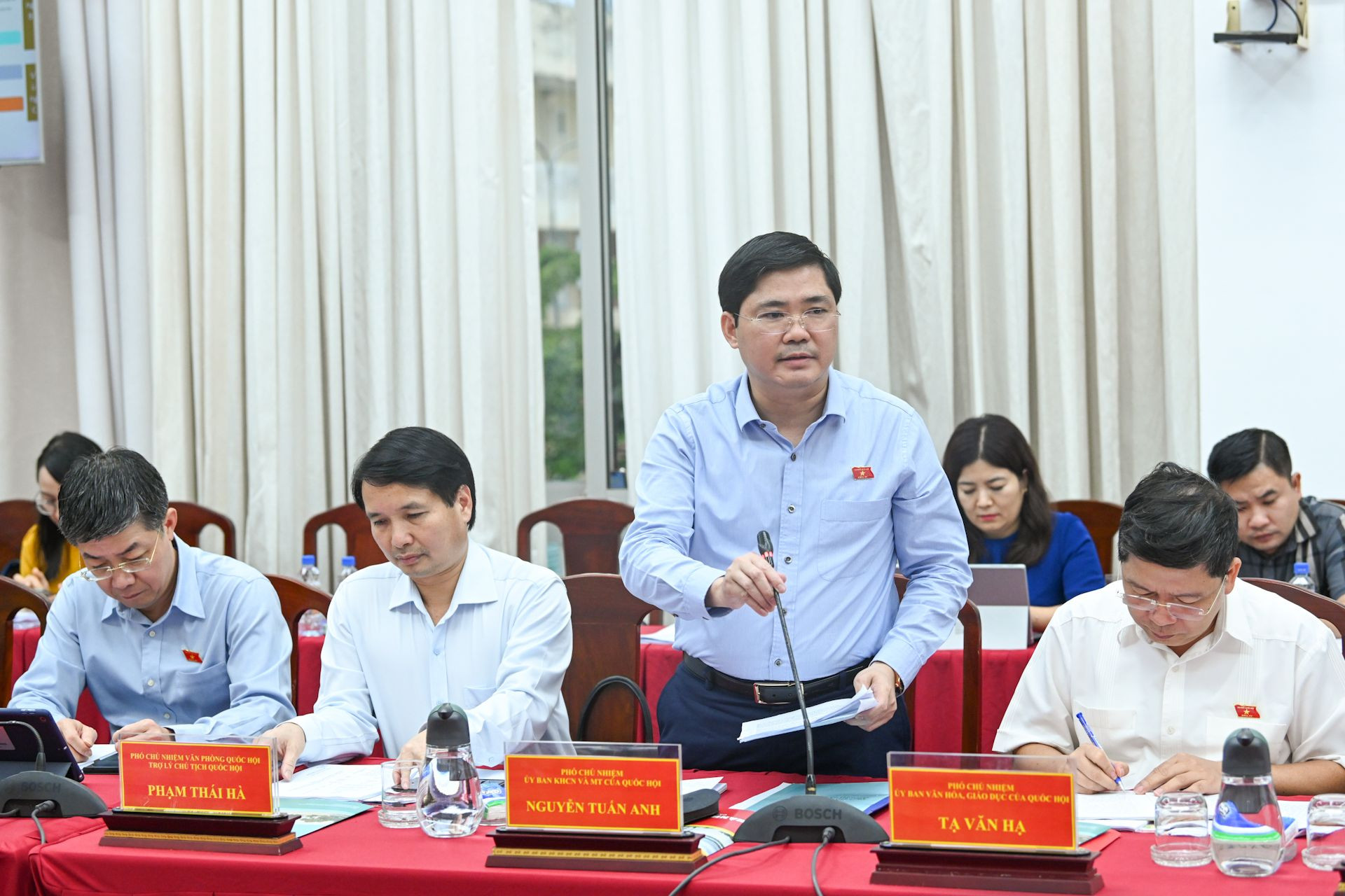 Phó Chủ nhiệm Ủy ban Khoa học, Công nghệ và Môi trường Nguyễn Tuấn Anh phát biểu tại buổi làm việc.