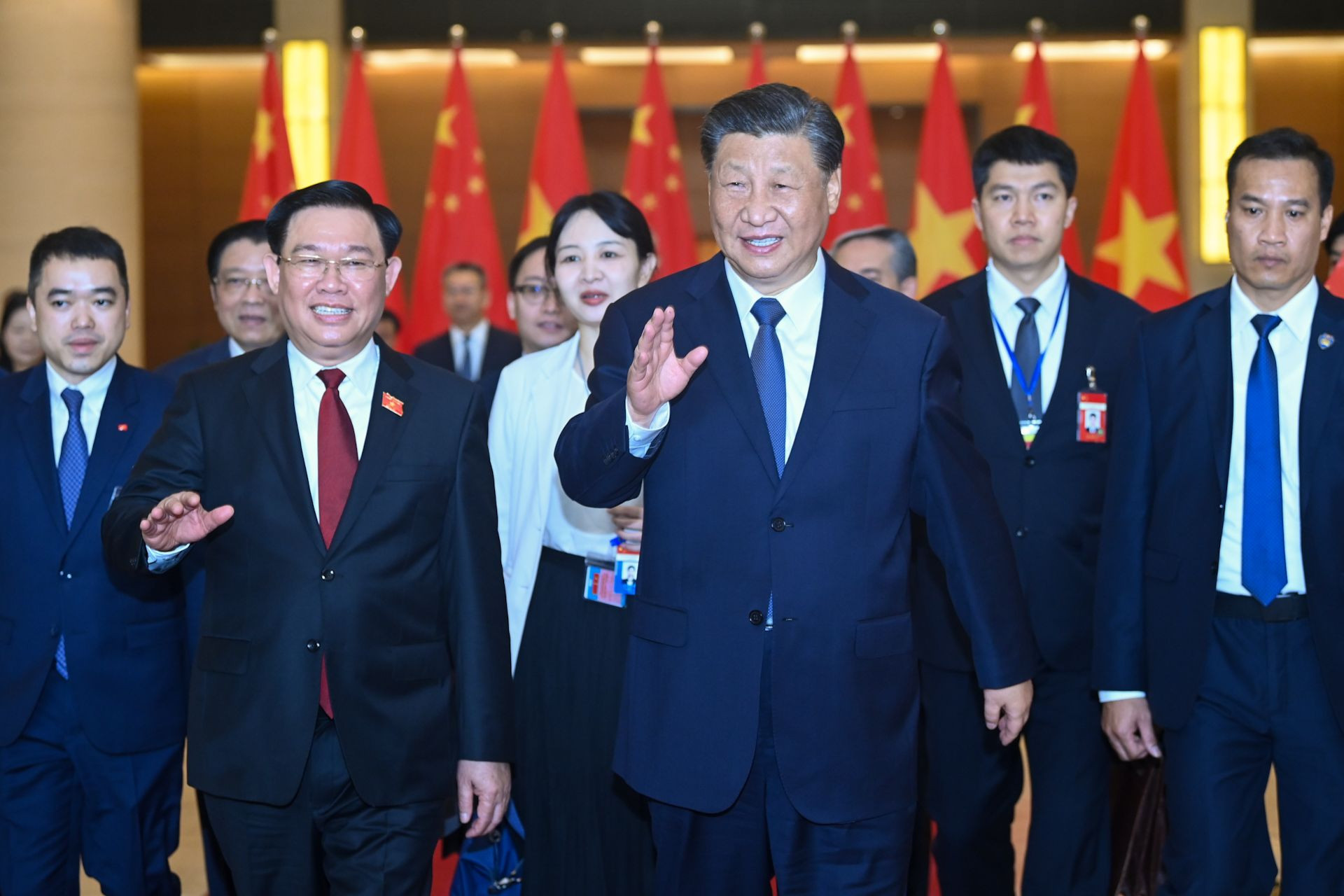 Chủ tịch Quốc hội Vương Đình Huệ tiễn Tổng Bí thư, Chủ tịch Trung Quốc Tập Cận Bình.