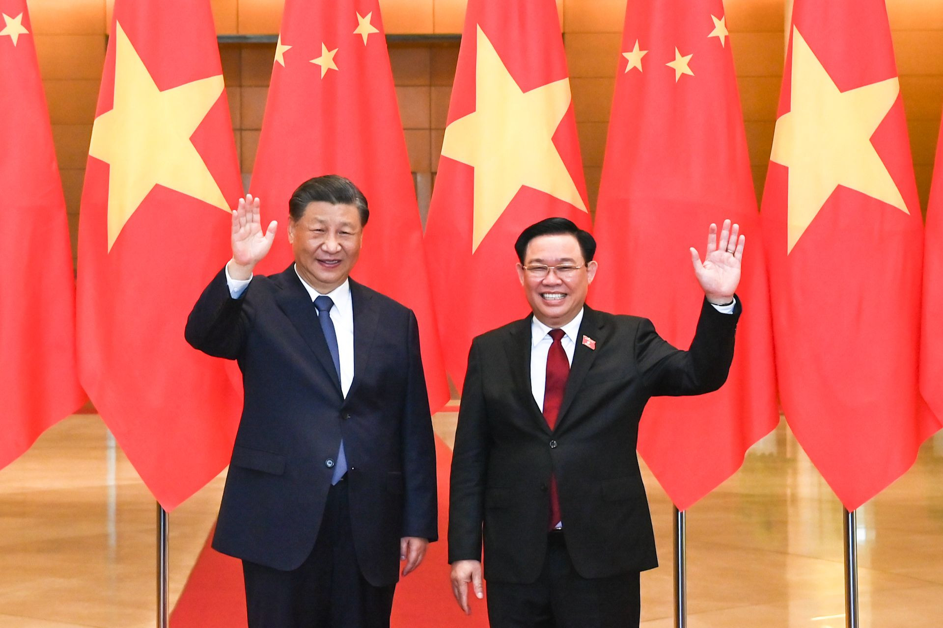 Chủ tịch Quốc hội Vương Đình Huệ và Tổng Bí thư, Chủ tịch Trung Quốc Tập Cận Bình.