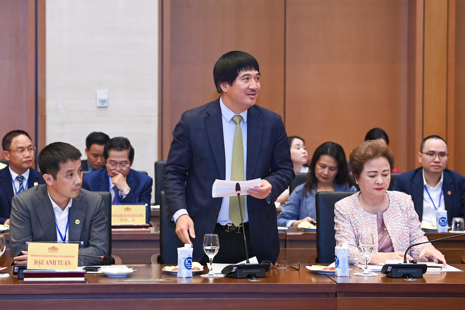 Chủ tịch Hội đồng Doanh nghiệp gia đình Việt Nam Phạm Đình Đoàn báo cáo tại buổi gặp mặt.