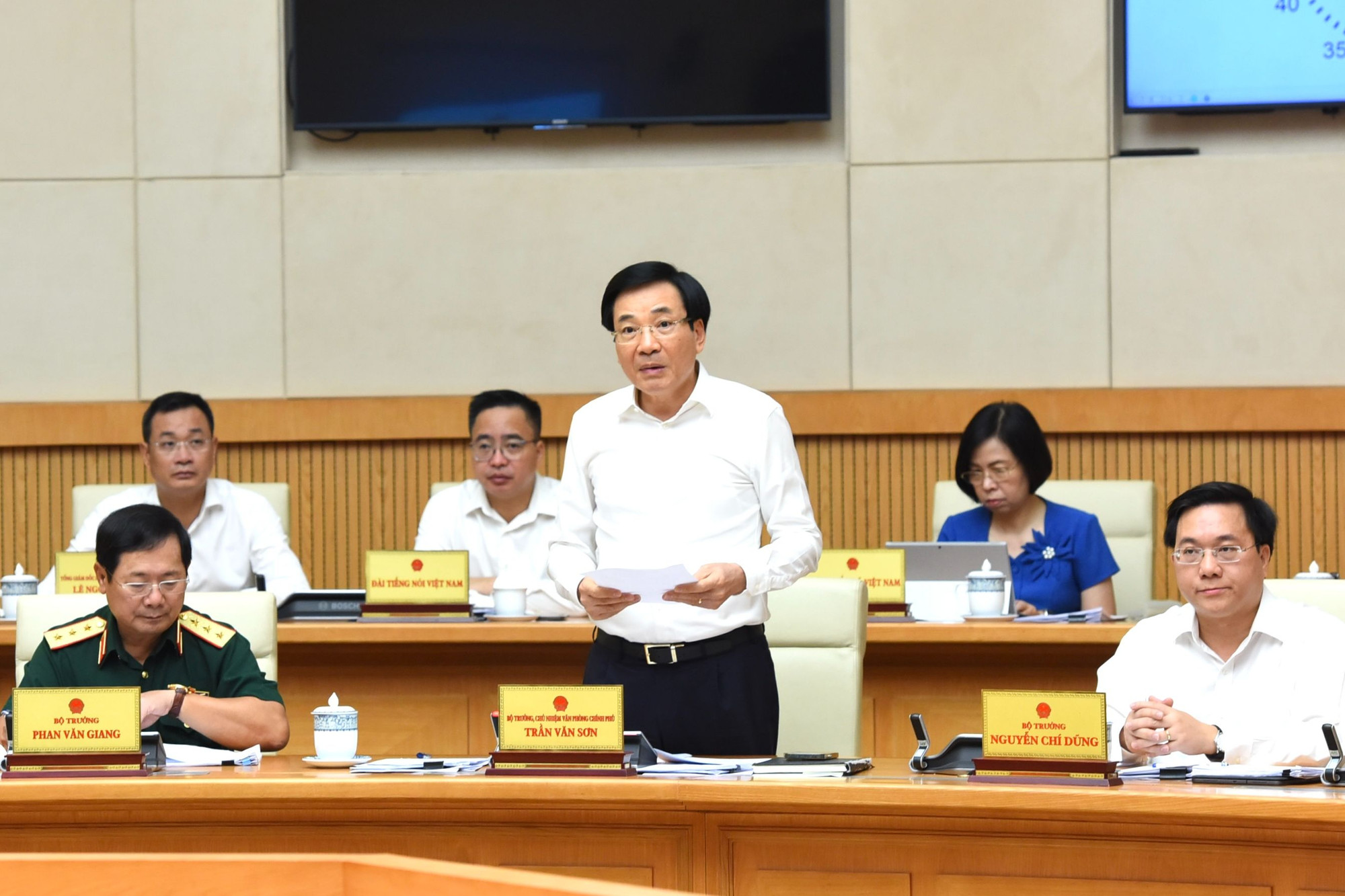 Bộ trưởng Chủ nhiệm Văn phòng Chính phủ Trần Văn Sơn phát biểu. Bộ trưởng Chủ nhiệm Văn phòng Chính phủ Trần Văn Sơn phát biểu.