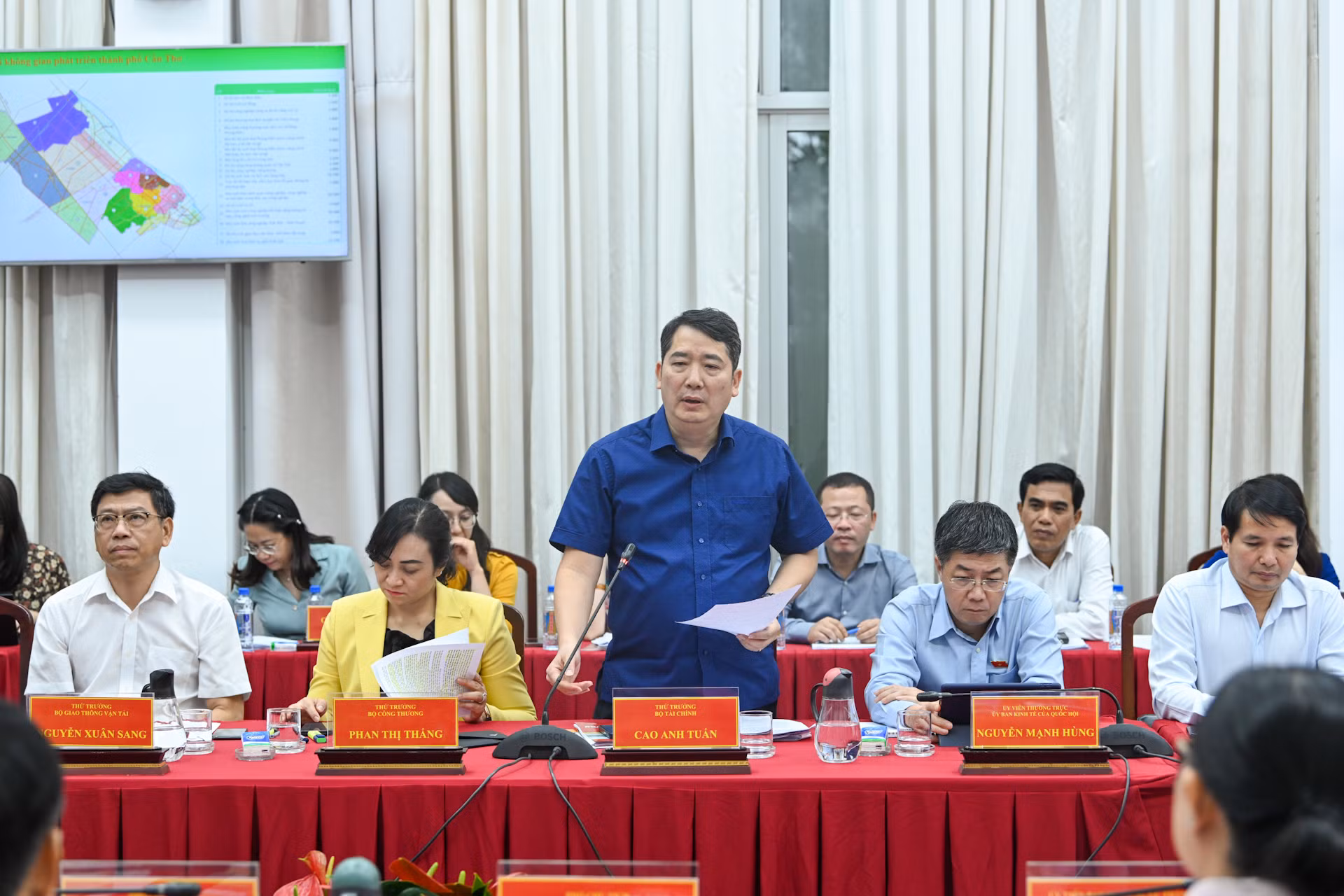 Thứ trưởng Bộ Tài chính Cao Anh Tuấn phát biểu ý kiến tại buổi làm việc.