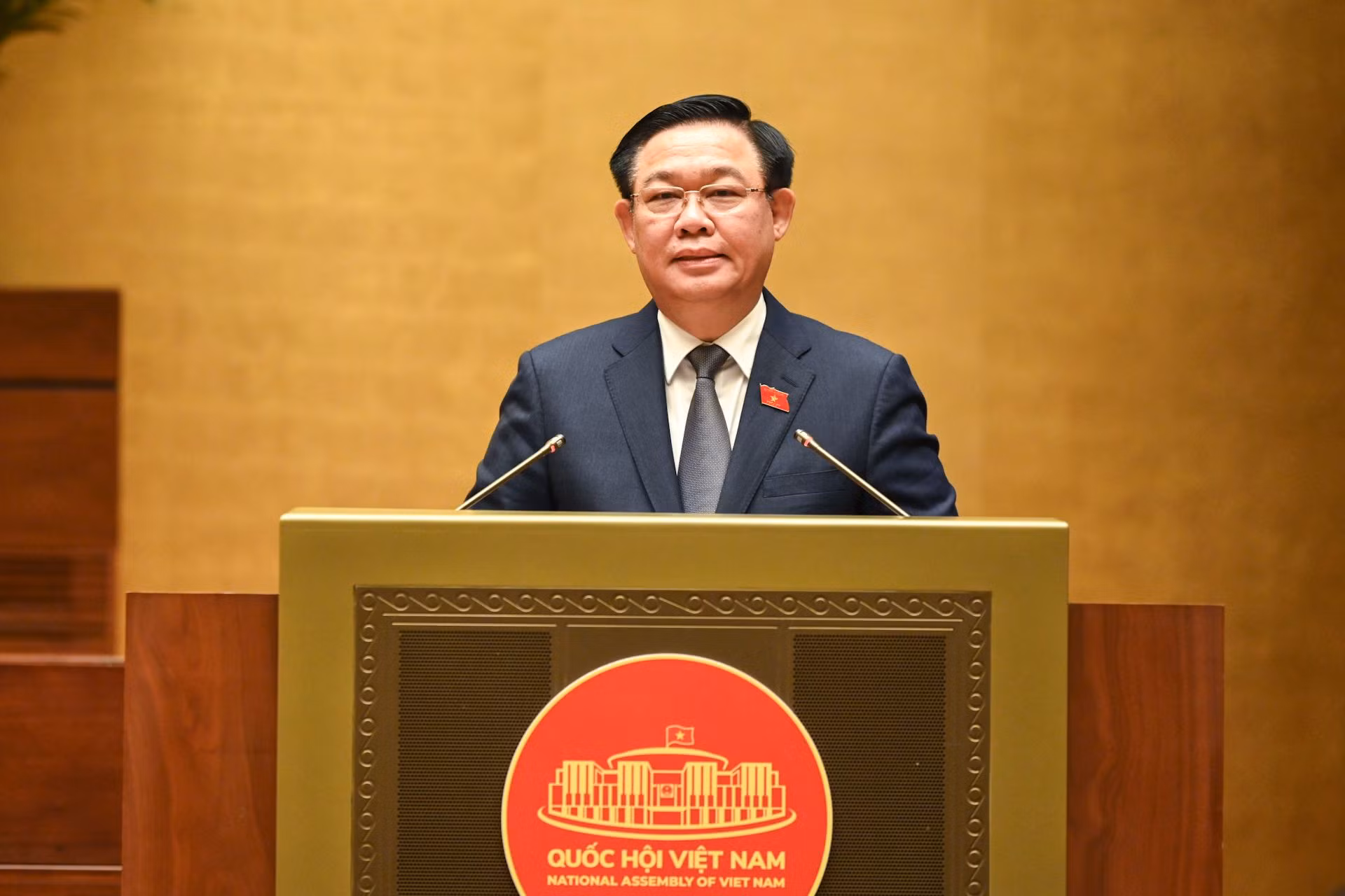 Chủ tịch Quốc hội Vương Đình Huệ phát biểu kết luận hội nghị. Chủ tịch Quốc hội Vương Đình Huệ phát biểu kết luận hội nghị.