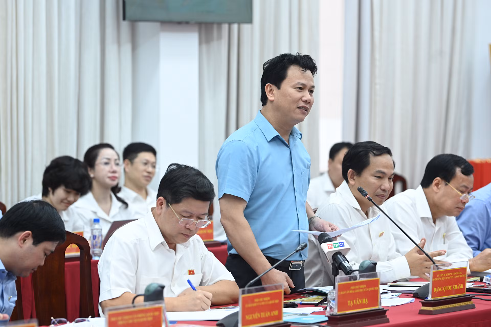 Bộ trưởng Tài nguyên và Môi trường Đặng Quốc Khánh phát biểu ý kiến tại buổi làm việc.