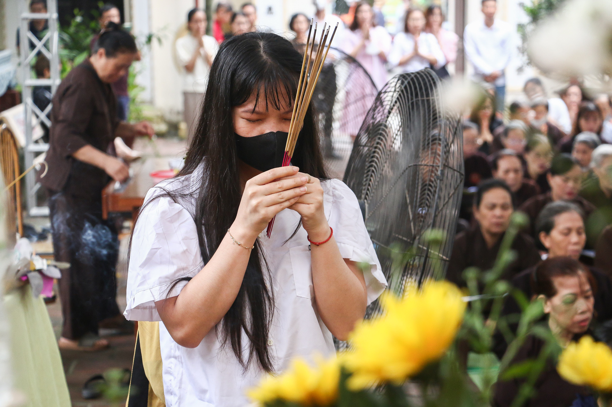 Nguyễn Thị Thanh (Linh Đàm, Hà Nội) bày tỏ sự thương tiếc đến với các nạn nhân. Khi đọc được tin tức về sự việc, Thanh rất đau lòng, cô muốn thắp hương cầu nguyện cho những người đã khuất và sự bình an đến với những người may mắn sống sót. Cô mong muốn, thời gian tới không xảy ra các vụ cháy thương tâm như vậy nữa.