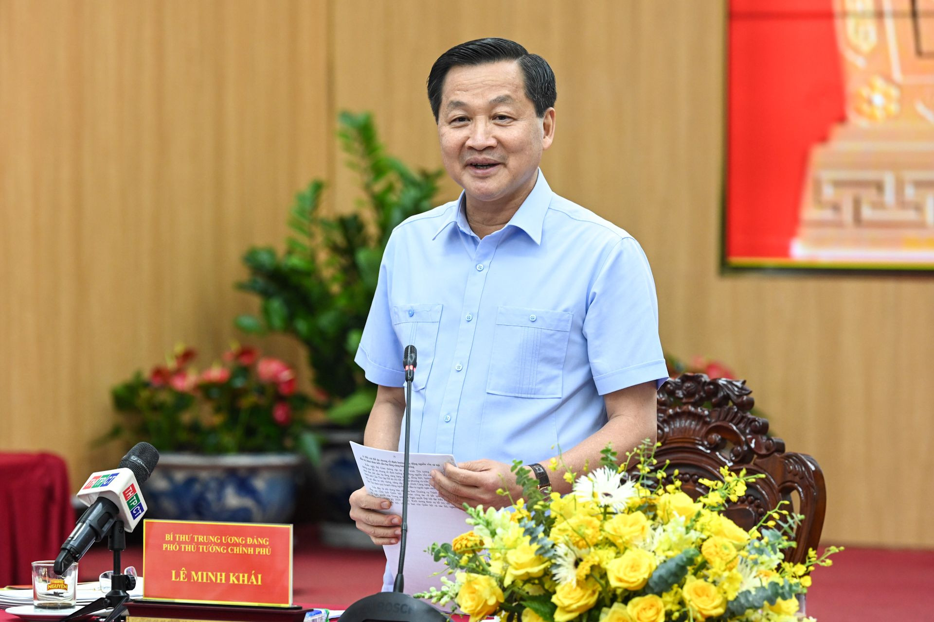 Phó Thủ tướng Chính phủ Lê Minh Khái phát biểu ý kiến tại buổi làm việc.