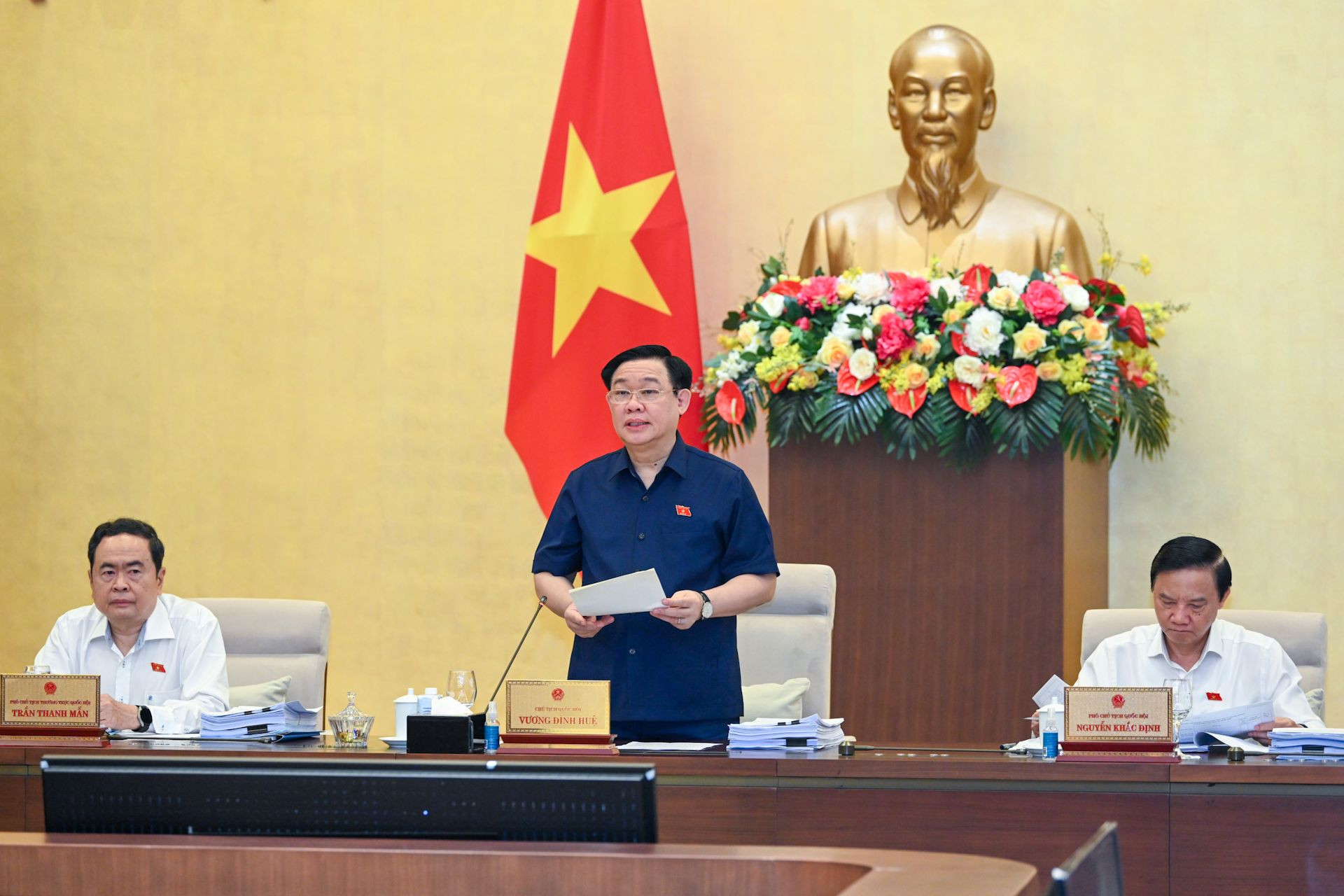 Chủ tịch Quốc hội Vương Đình Huệ phát biểu khai mạc phiên họp.