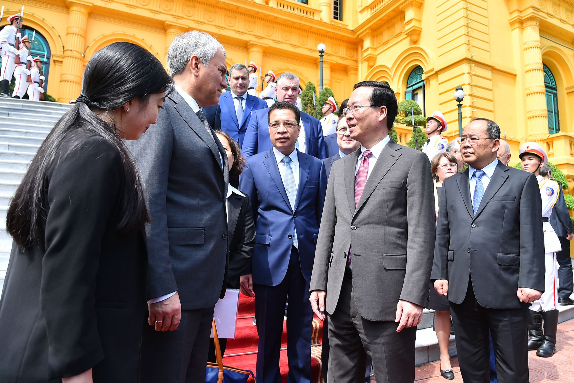 Chủ tịch nước Võ Văn Thưởng và Chủ tịch Duma Quốc gia Quốc hội Liên bang Nga Vyacheslav Viktorovich Volodin trao đổi sau buổi tiếp.