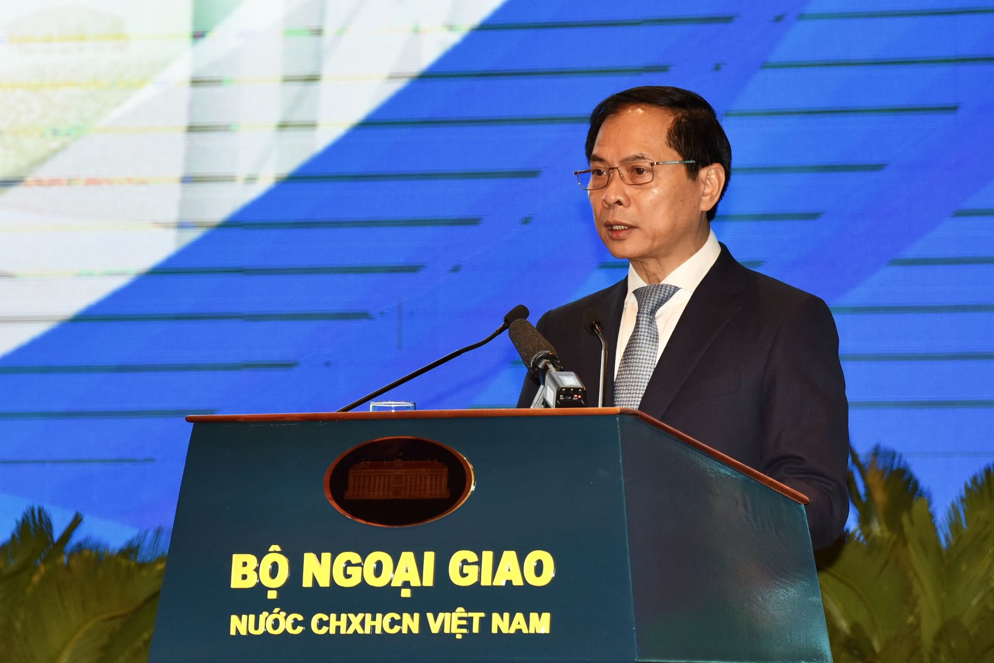 Bộ trưởng Bộ Ngoại giao Bùi Thanh Sơn phát biểu khai mạc.