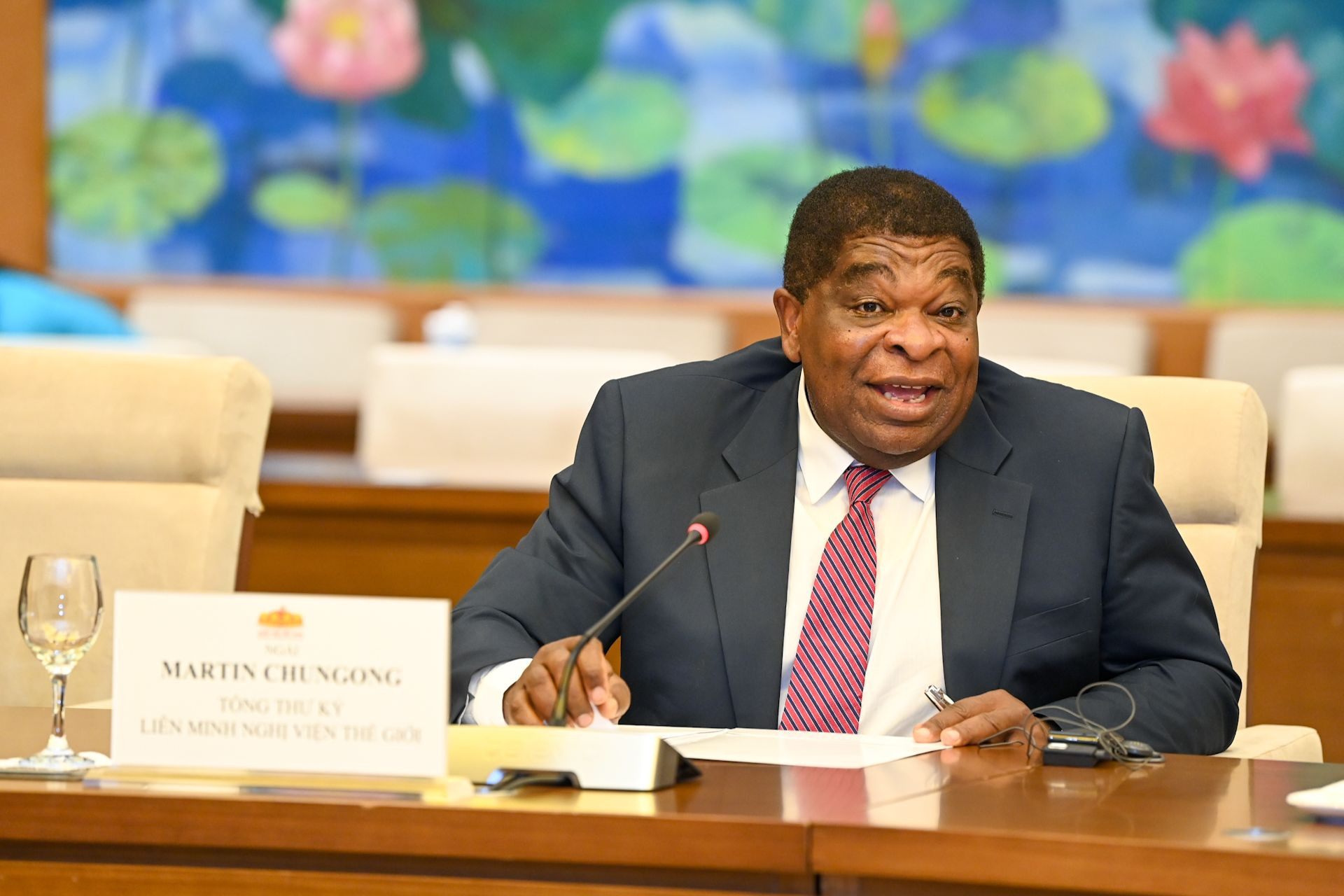 Tổng Thư ký IPU Martin Chungong phát biểu tại buổi tiếp.