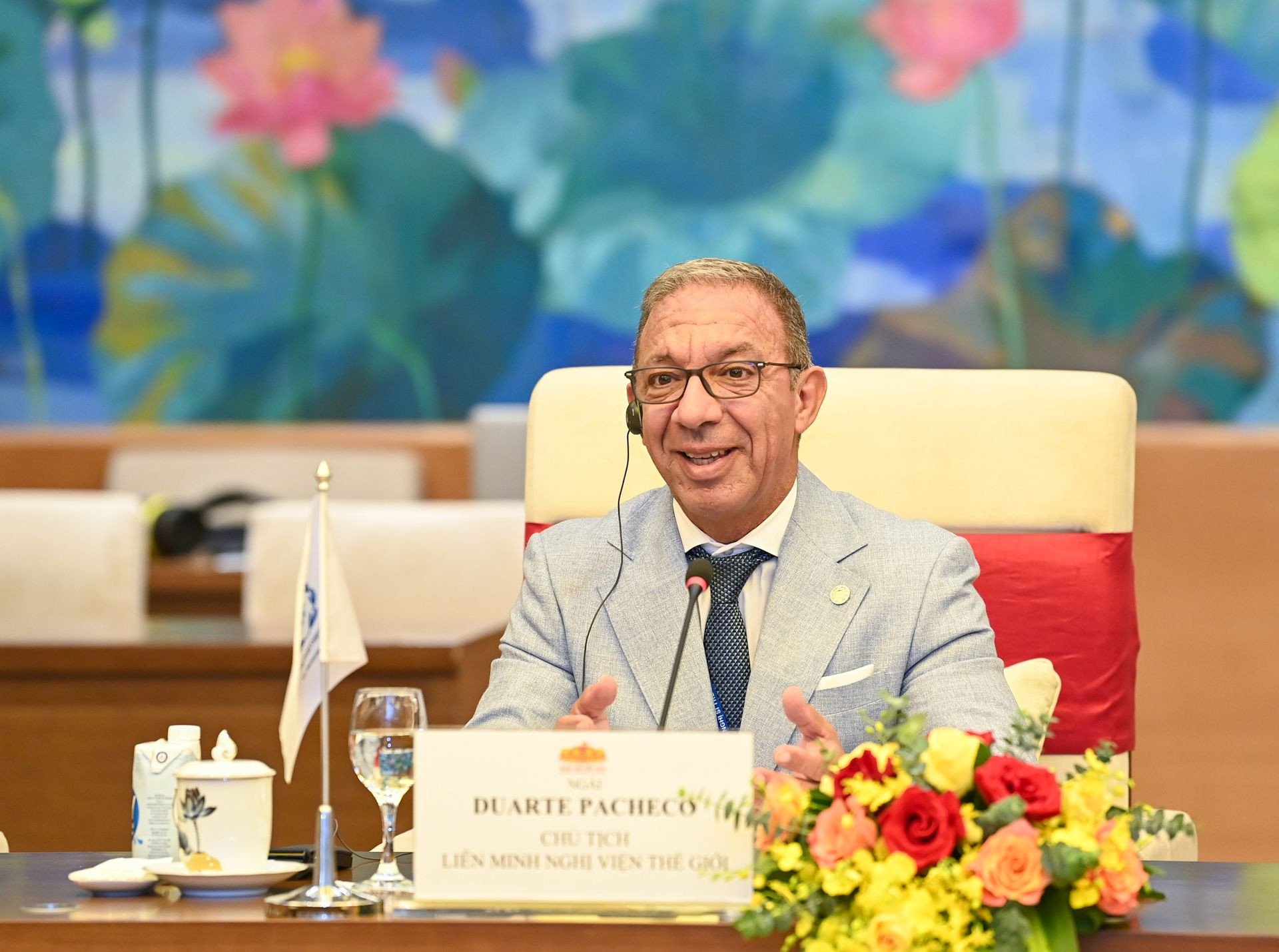 Chủ tịch IPU Duarte Pacheco phát biểu tại buổi tiếp.