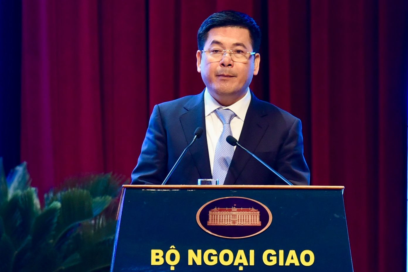 Bộ trưởng Bộ Công thương Nguyễn Hồng Diên phát biểu tại hội nghị.